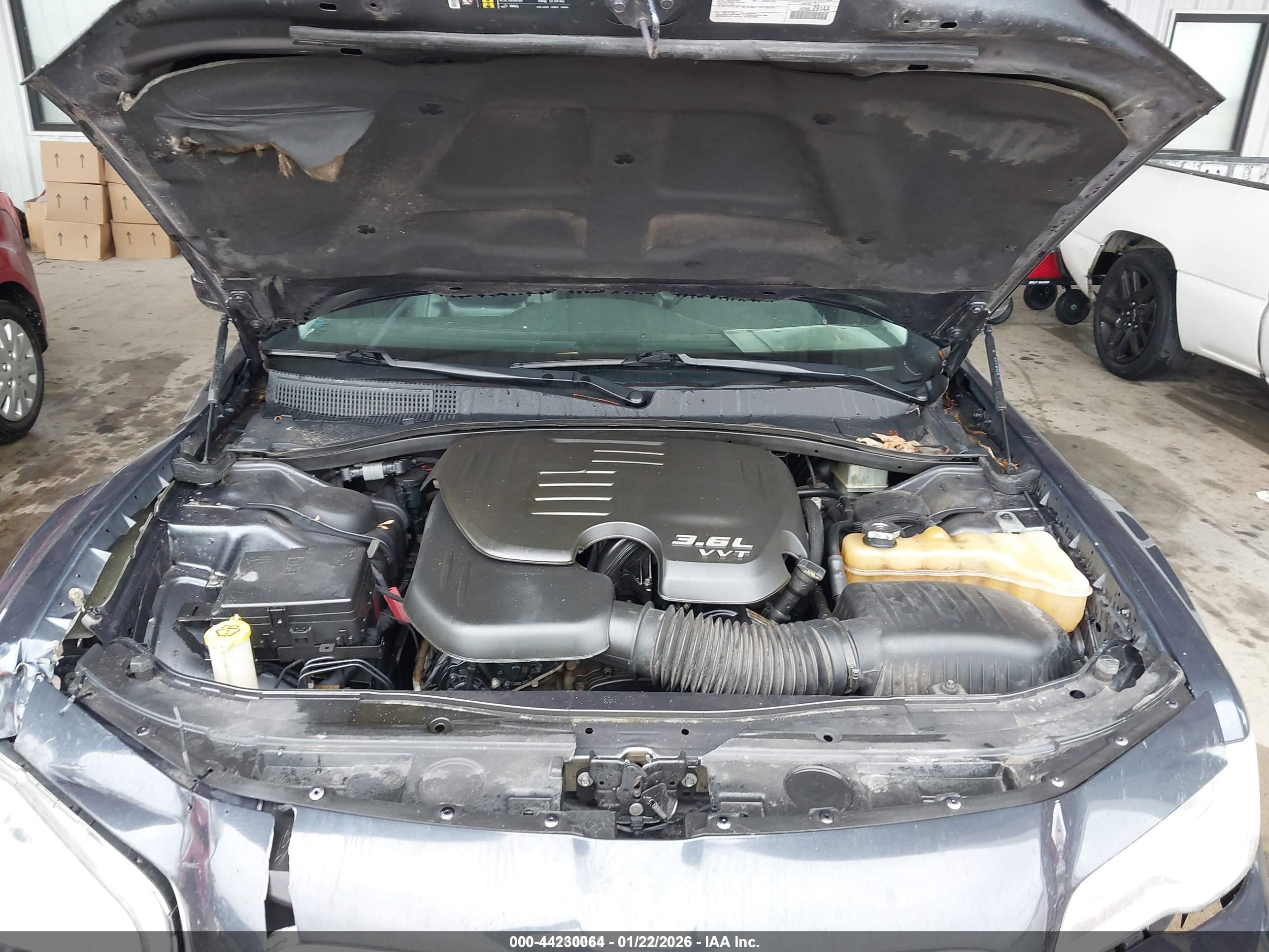 CHRYSLER 300 image 10