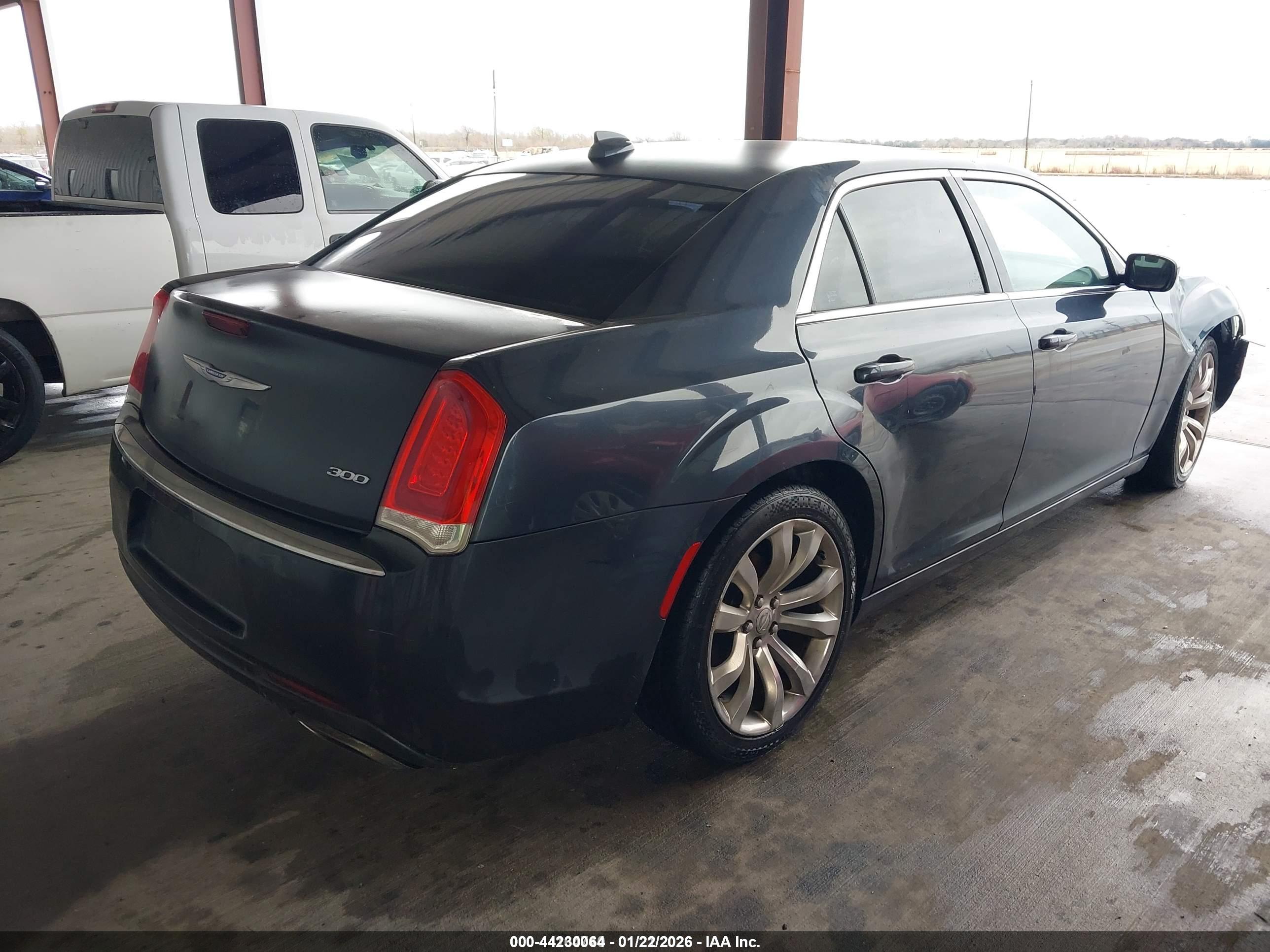 CHRYSLER 300 image 4
