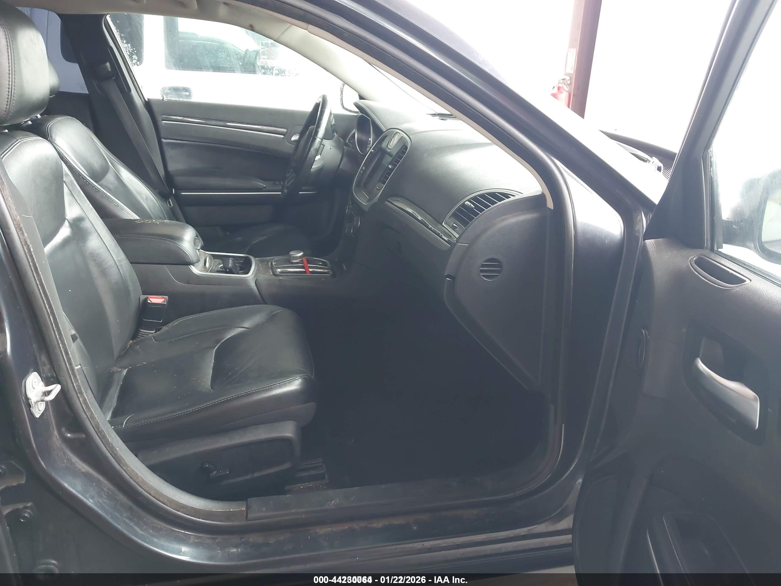 CHRYSLER 300 image 5