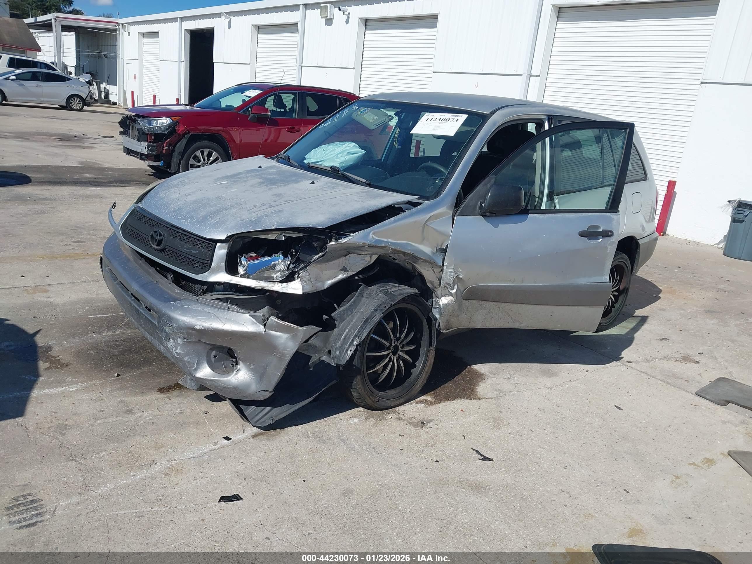 TOYOTA RAV4 image 2