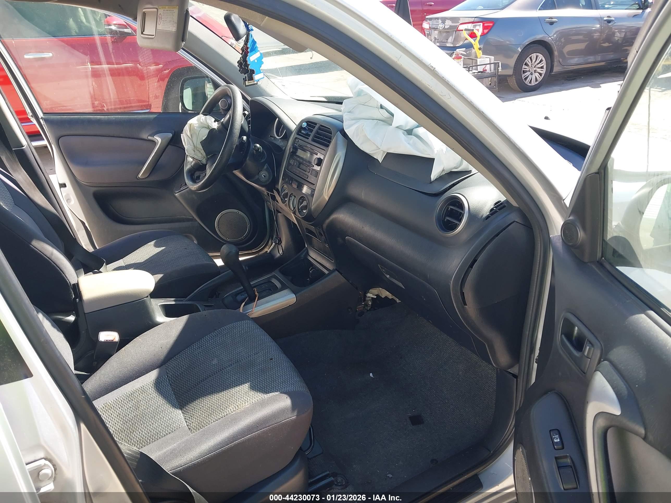 TOYOTA RAV4 image 5