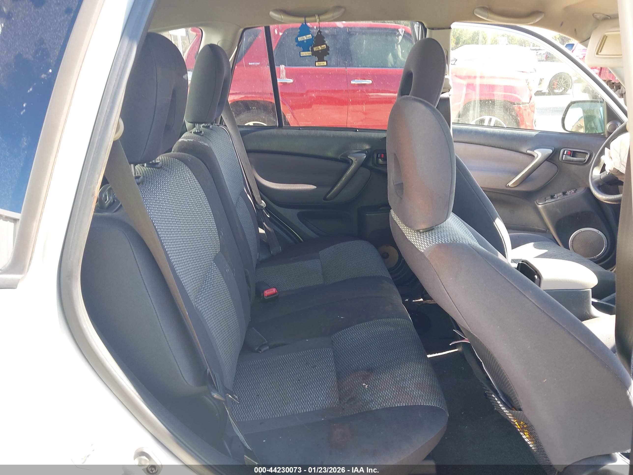 TOYOTA RAV4 image 8