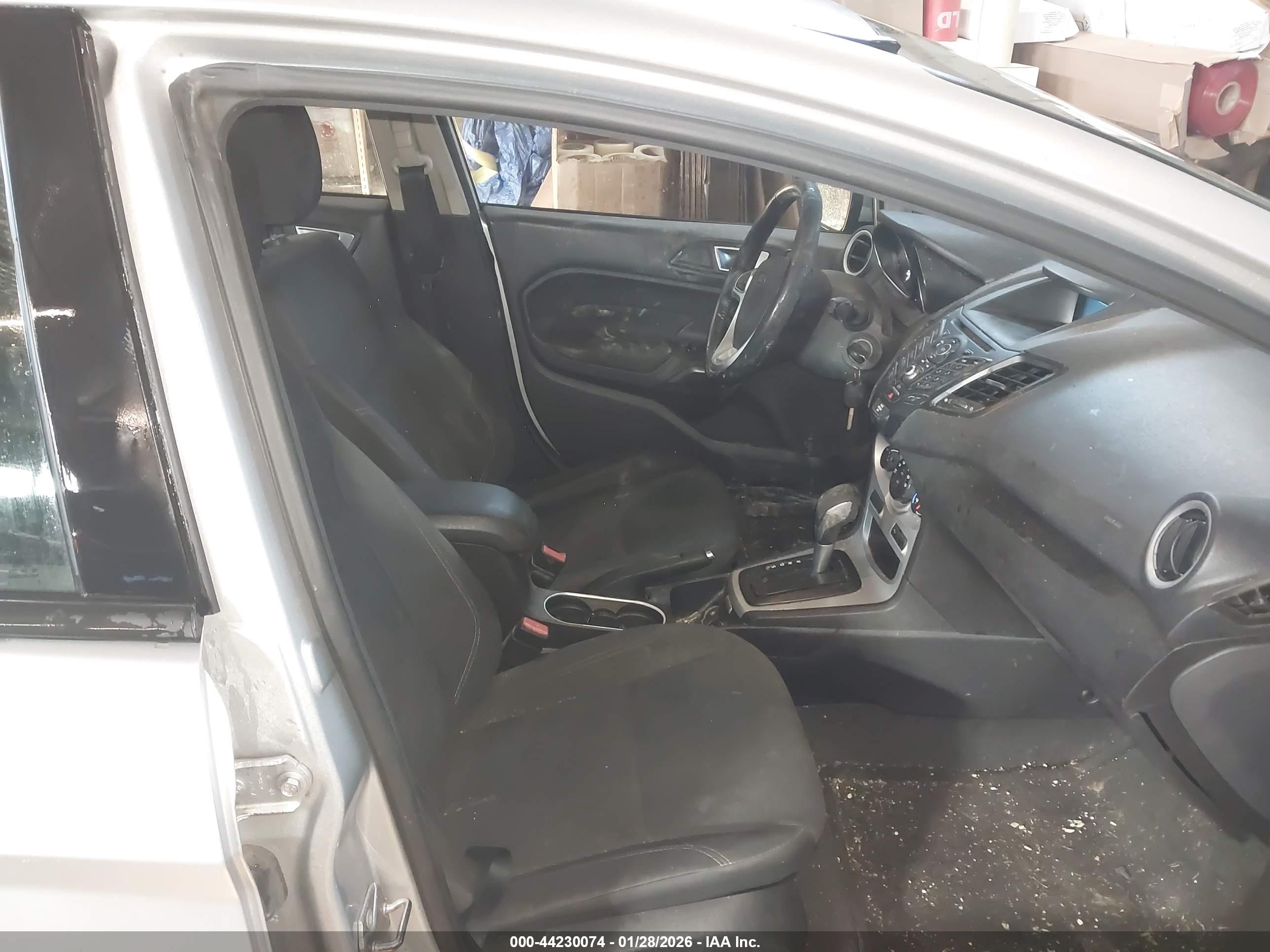 FORD FIESTA image 5