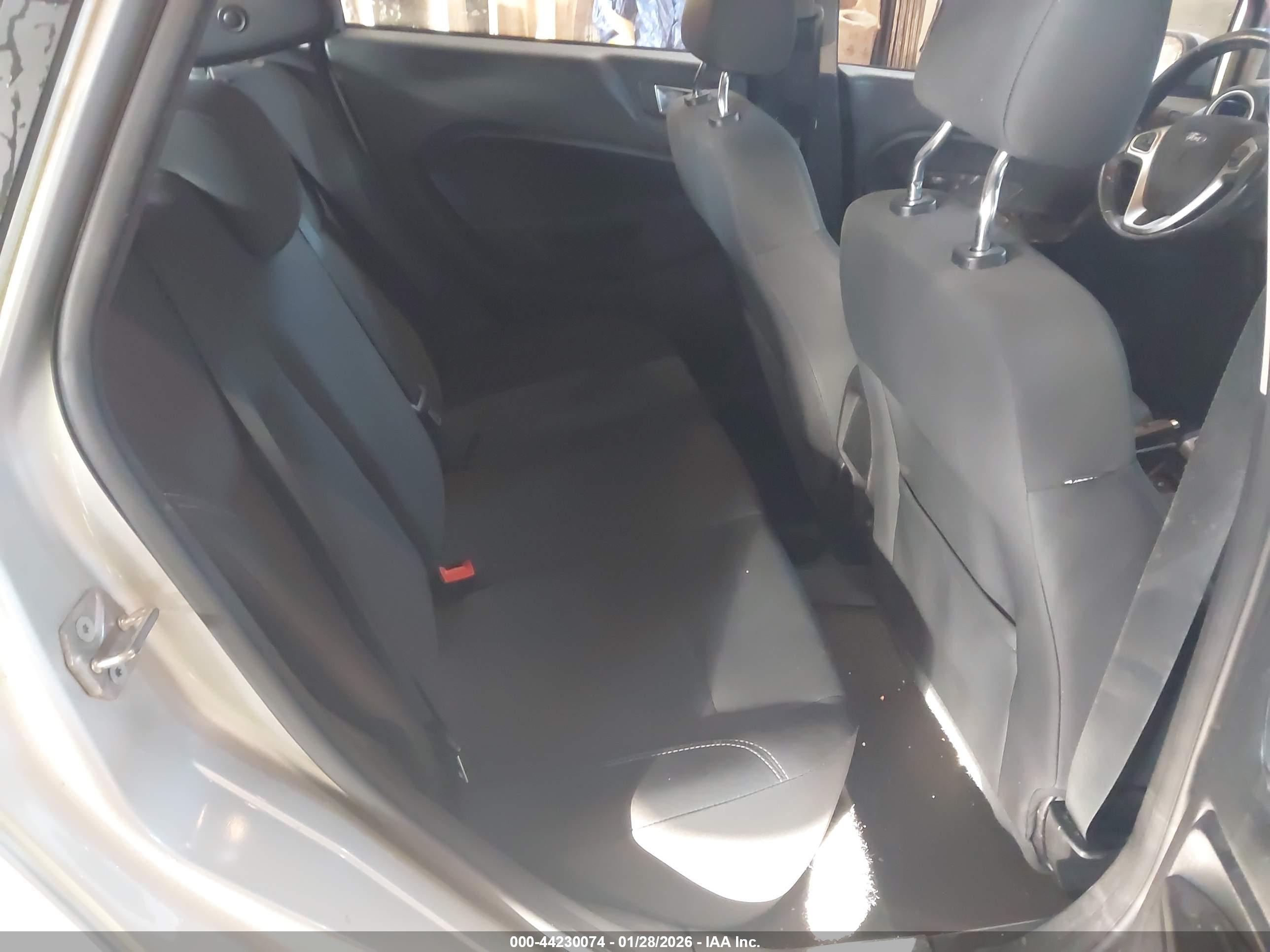 FORD FIESTA image 8