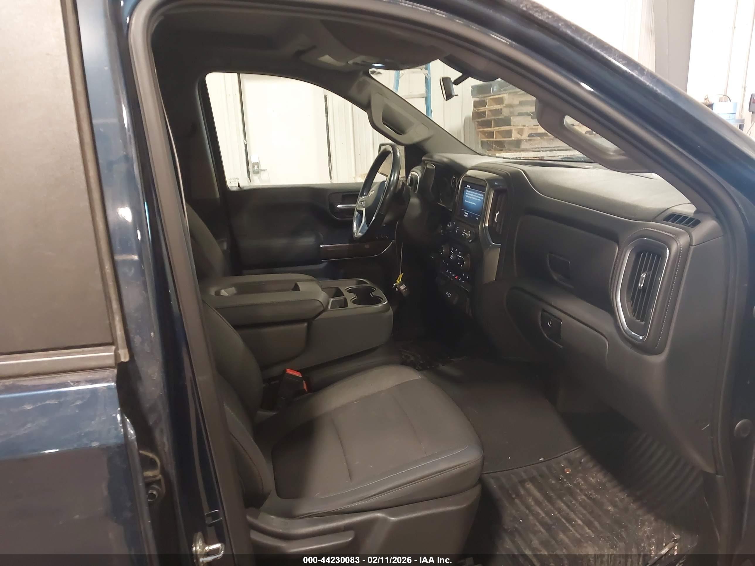 CHEVROLET SILVERADO image 5