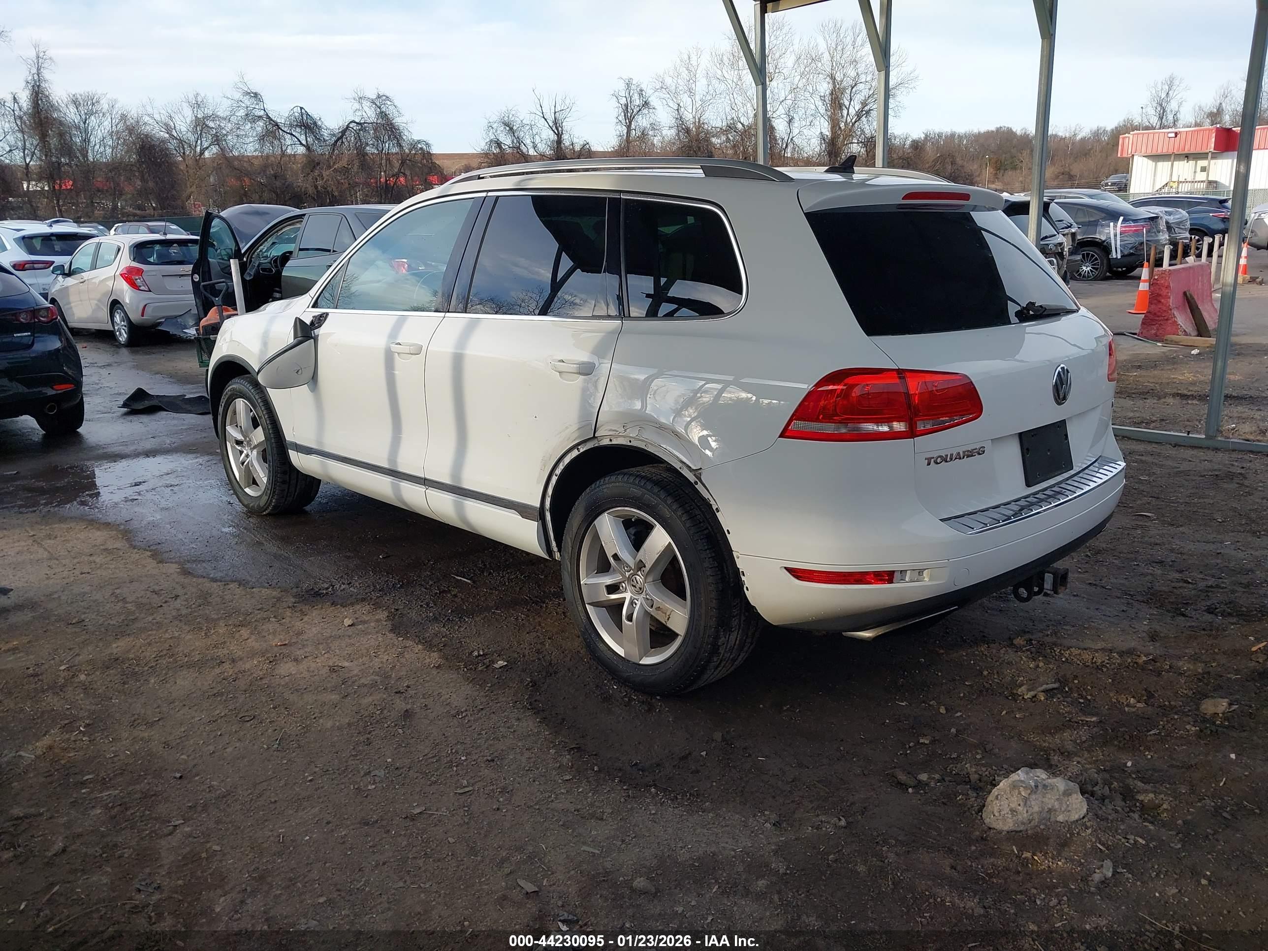 VOLKSWAGEN TOUAREG image 3