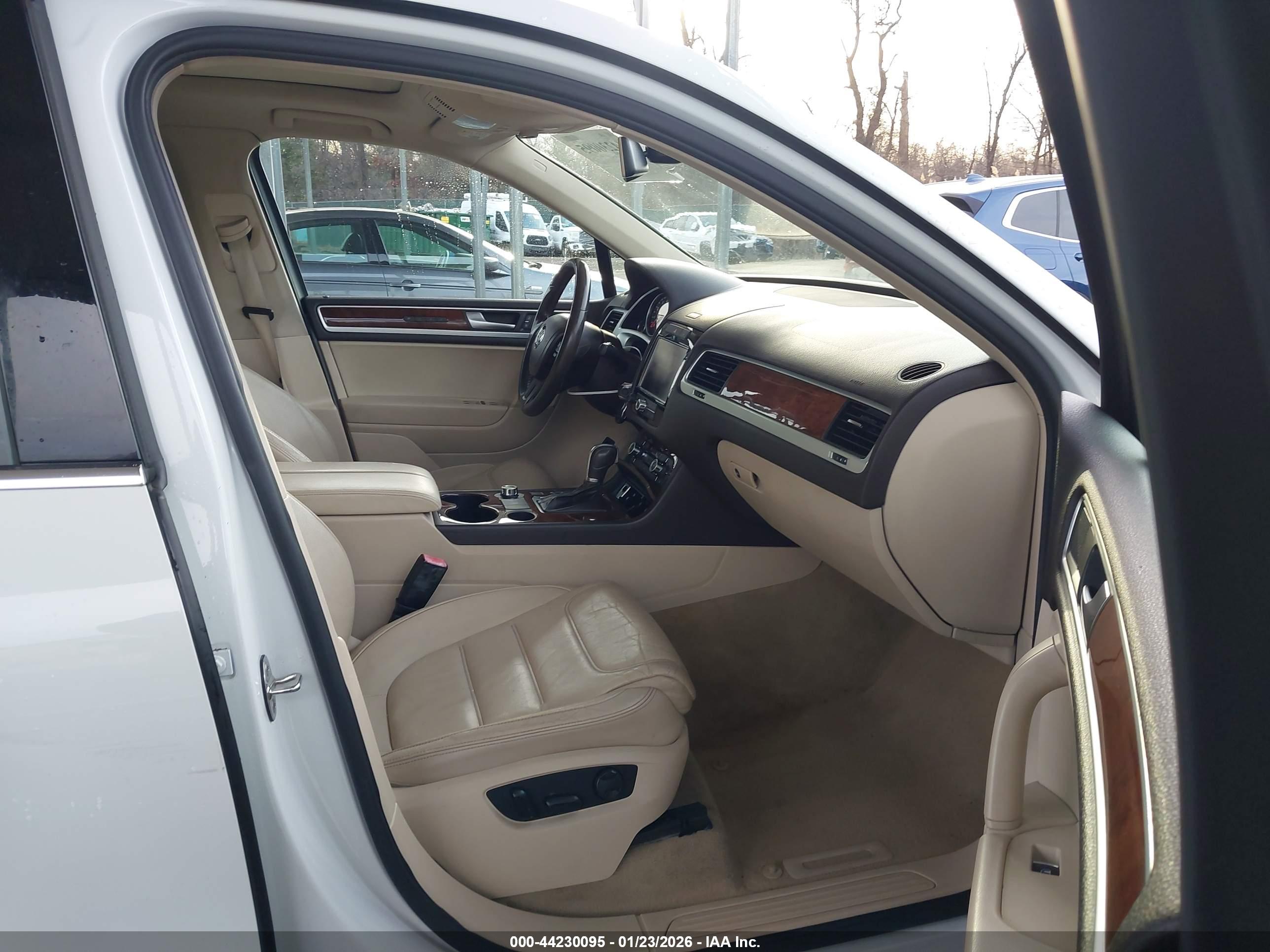 VOLKSWAGEN TOUAREG image 5