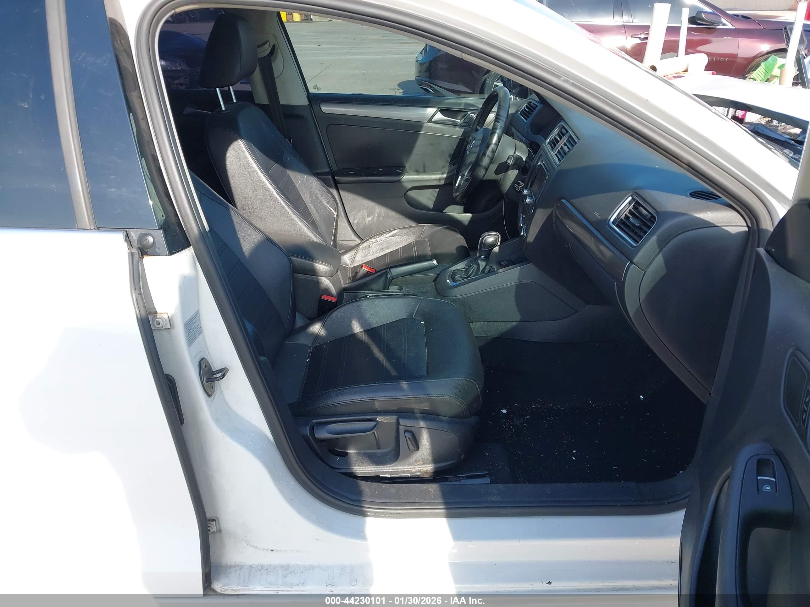 VOLKSWAGEN JETTA image 5