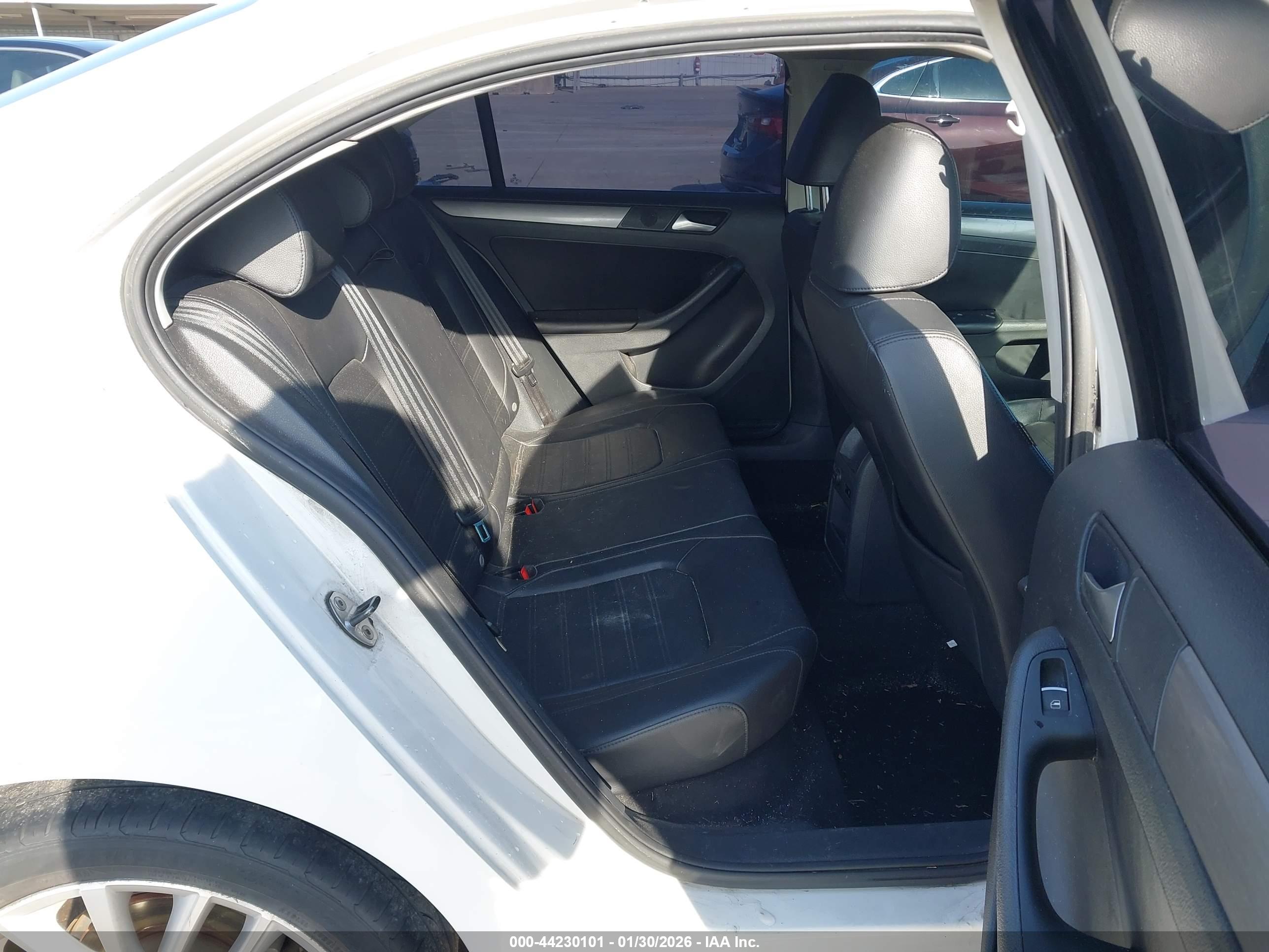 VOLKSWAGEN JETTA image 8