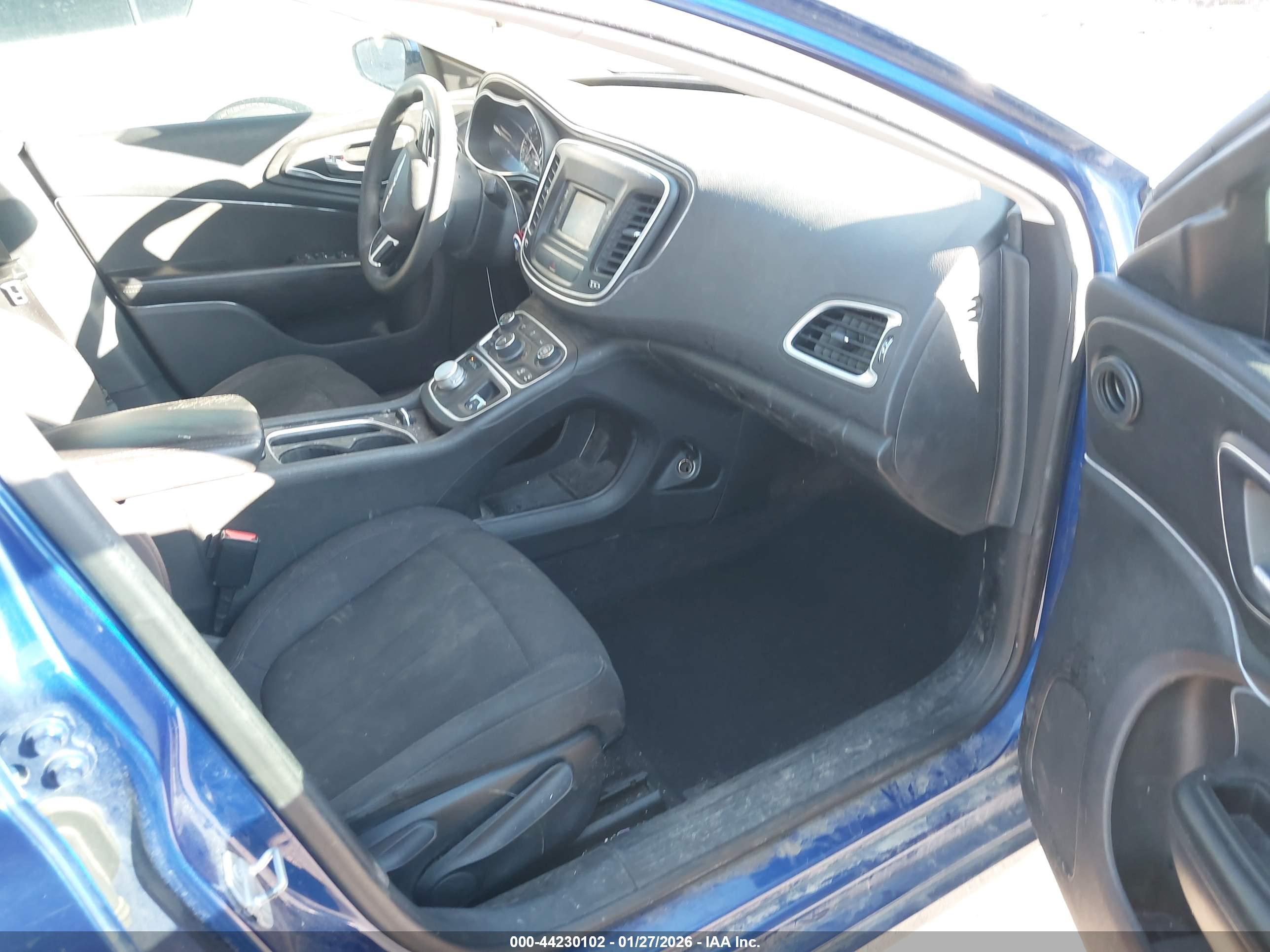 CHRYSLER 200 image 5