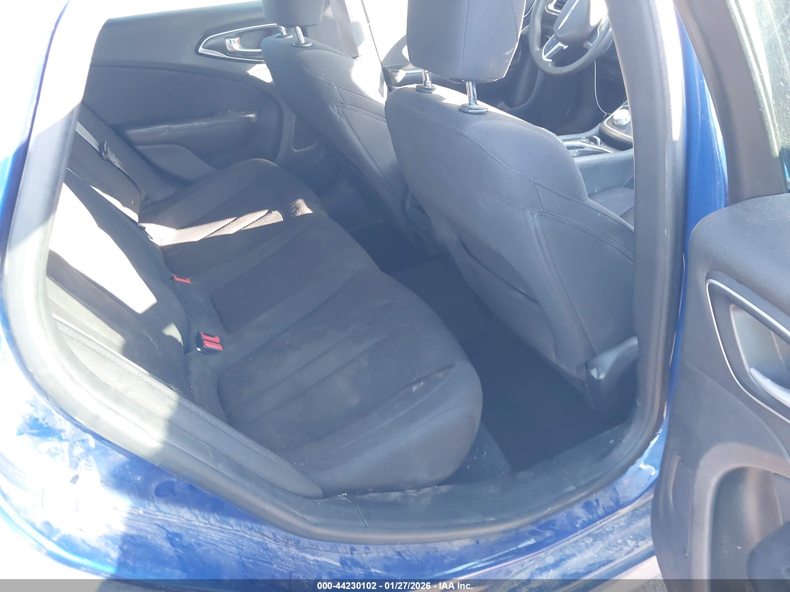 CHRYSLER 200 image 8