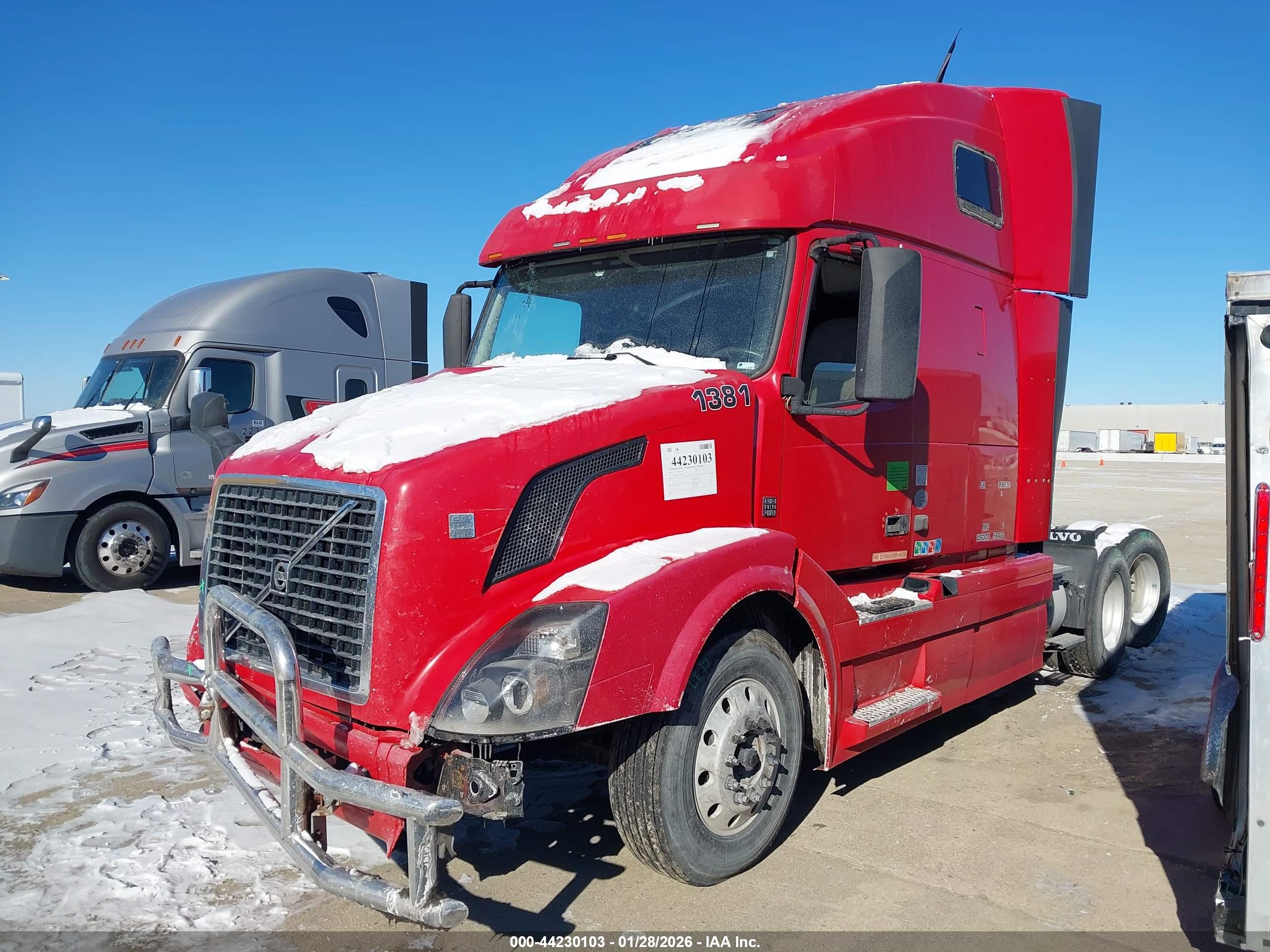 VOLVO VN image 2