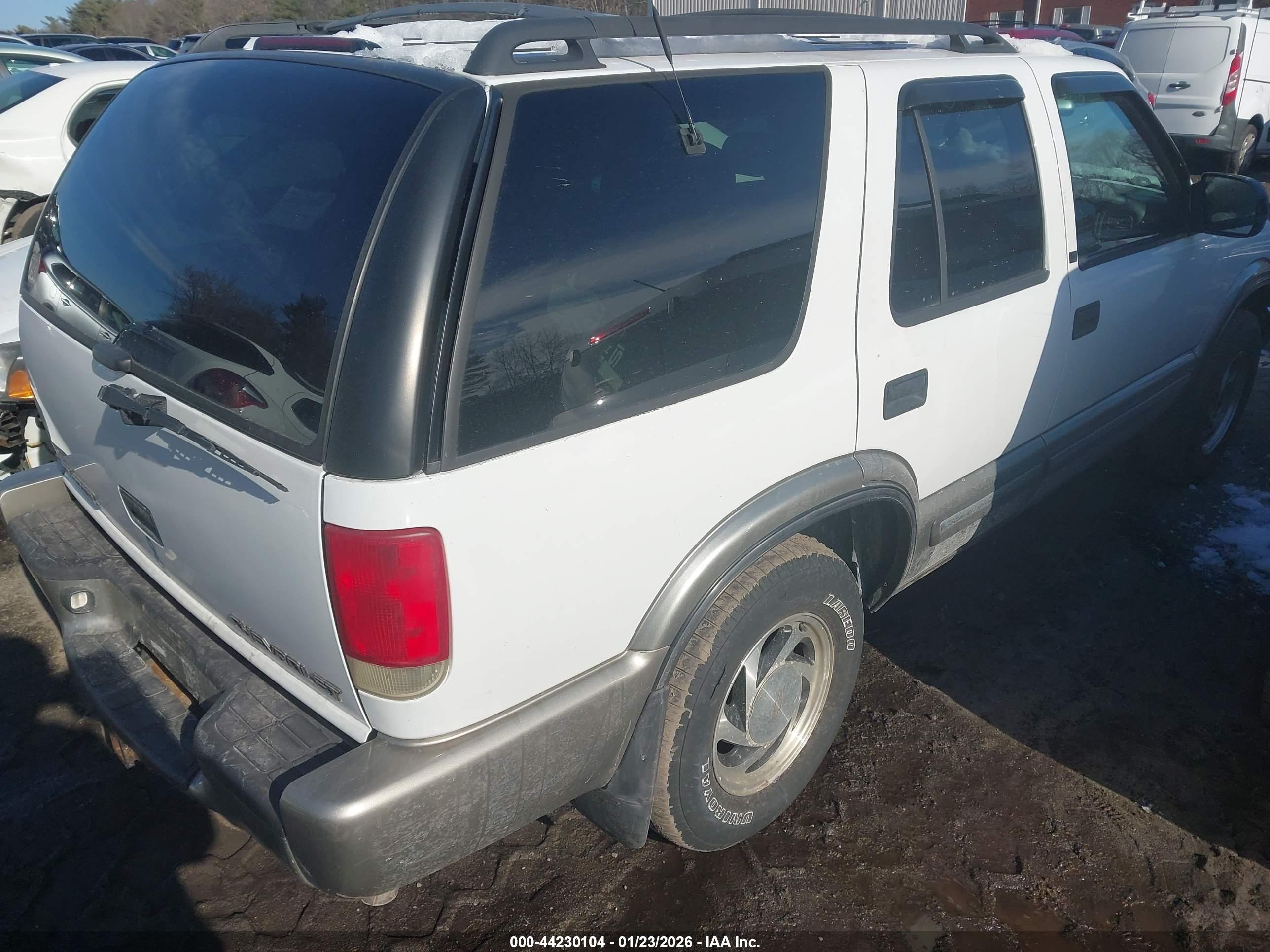 CHEVROLET BLAZER image 4