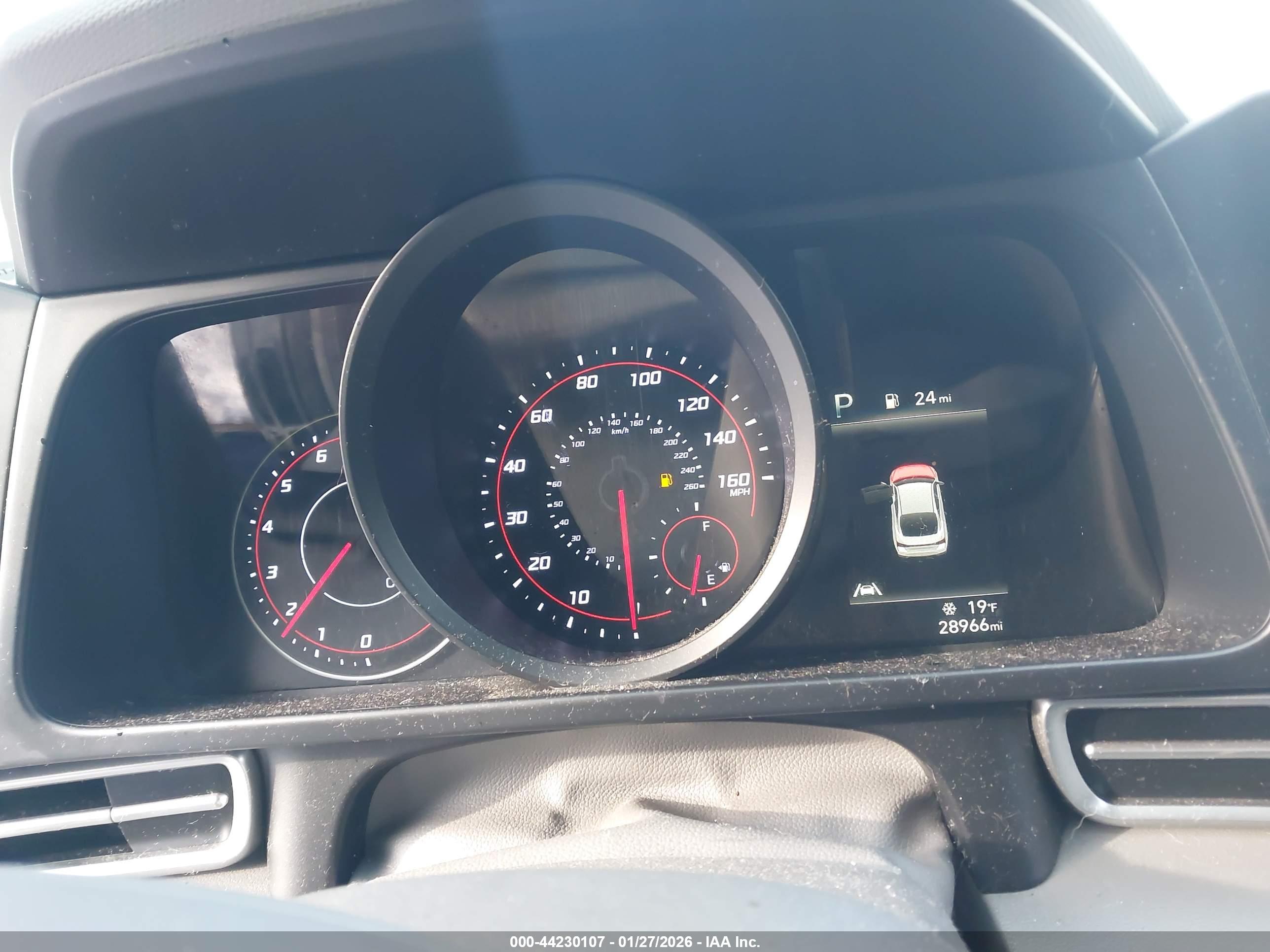 HYUNDAI ELANTRA image 7