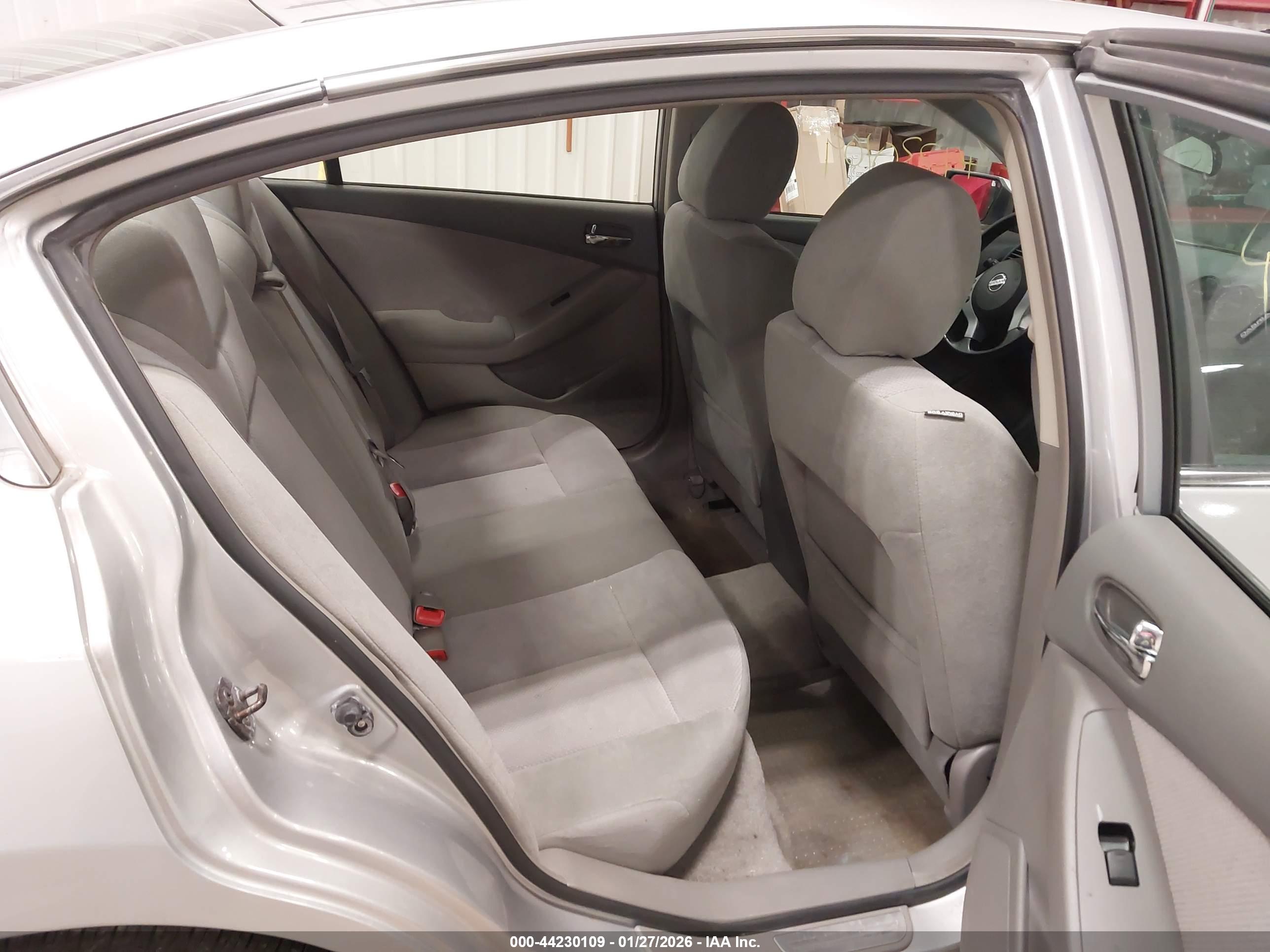 NISSAN ALTIMA image 8
