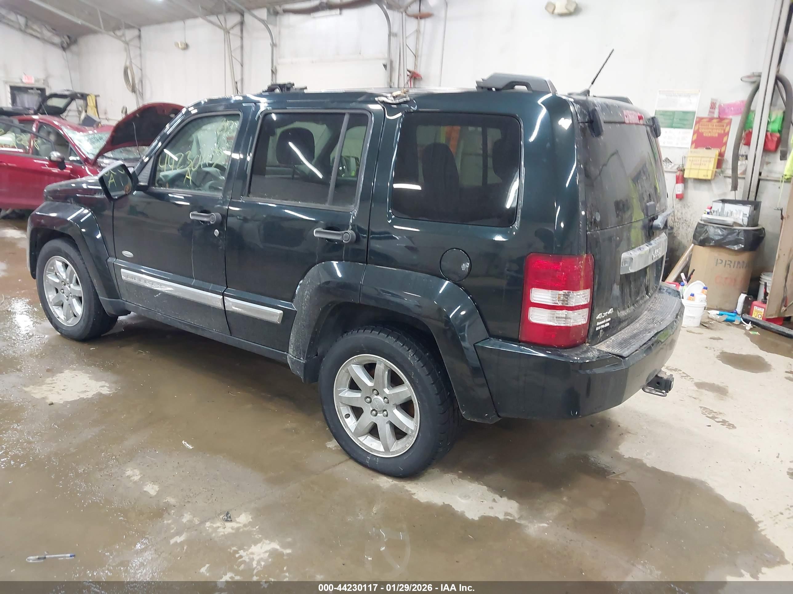 JEEP LIBERTY image 3