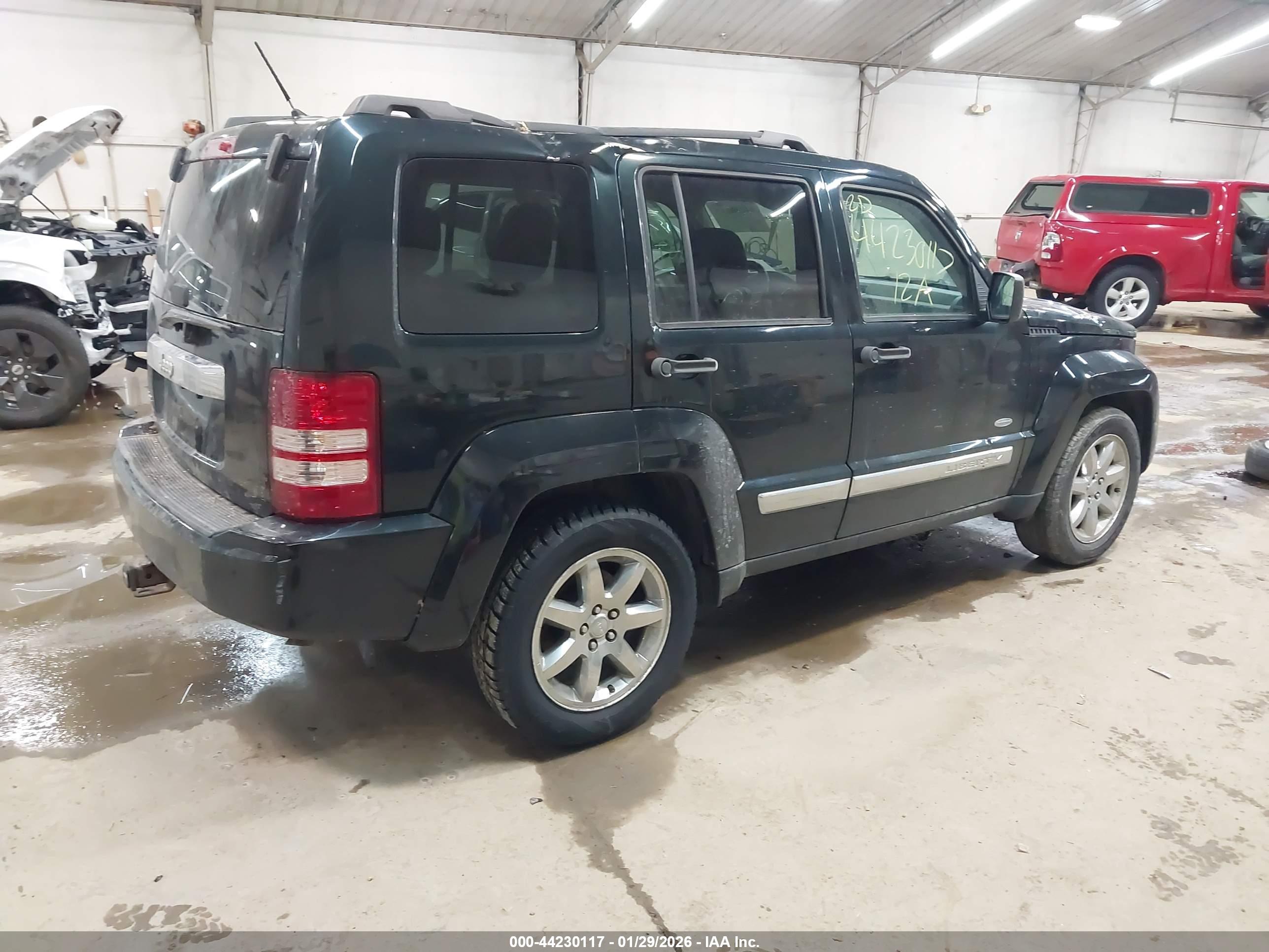 JEEP LIBERTY image 4