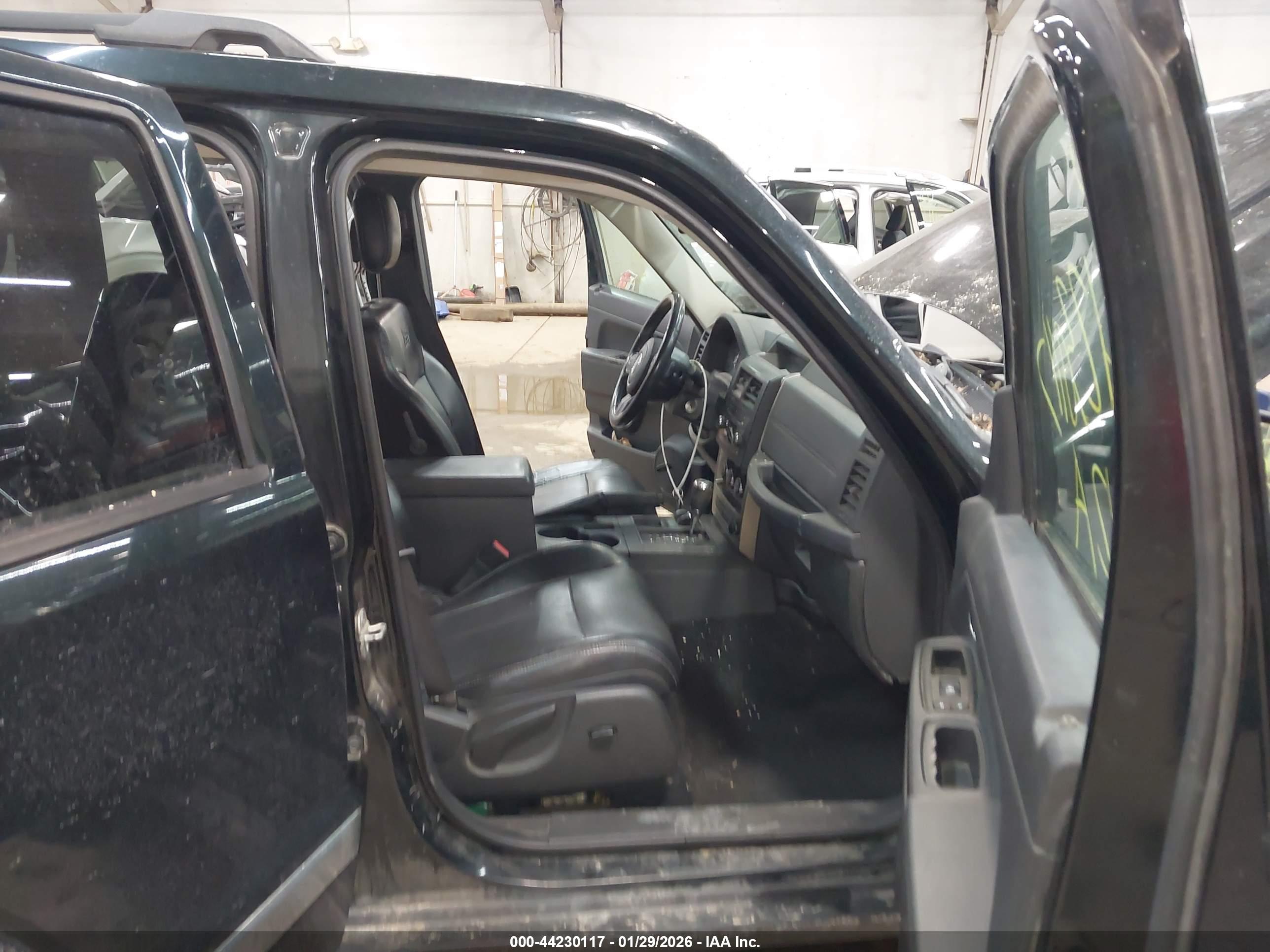 JEEP LIBERTY image 5