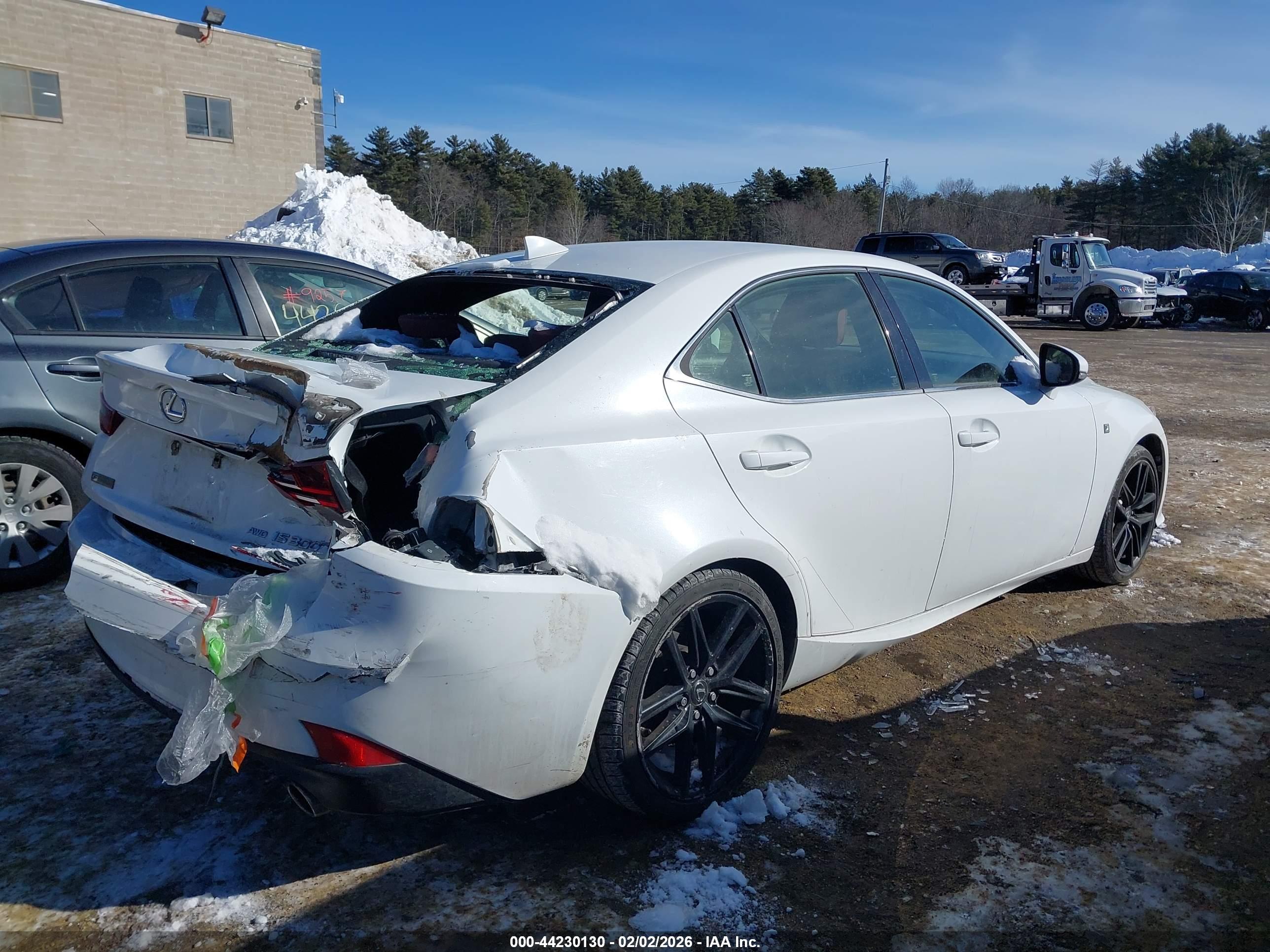 LEXUS IS image 4