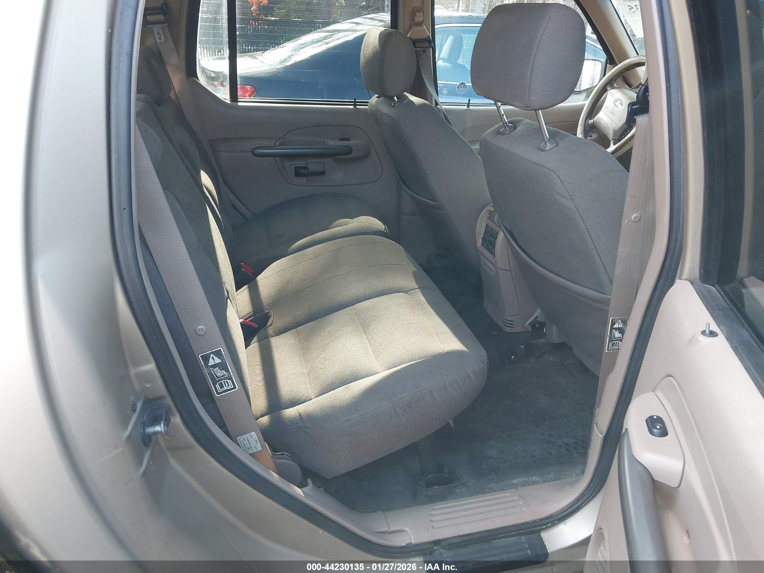 FORD EXPLORER image 8