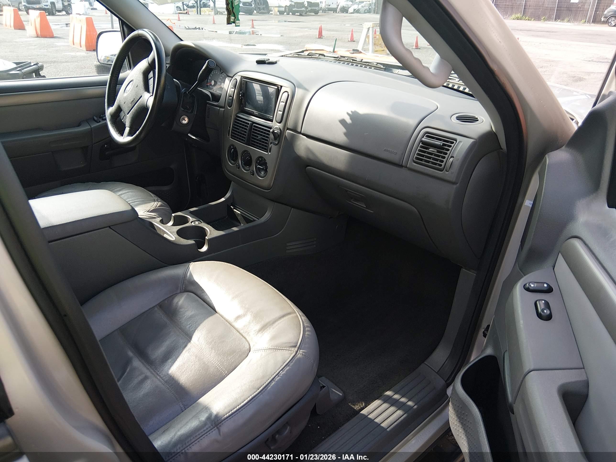 FORD EXPLORER image 5