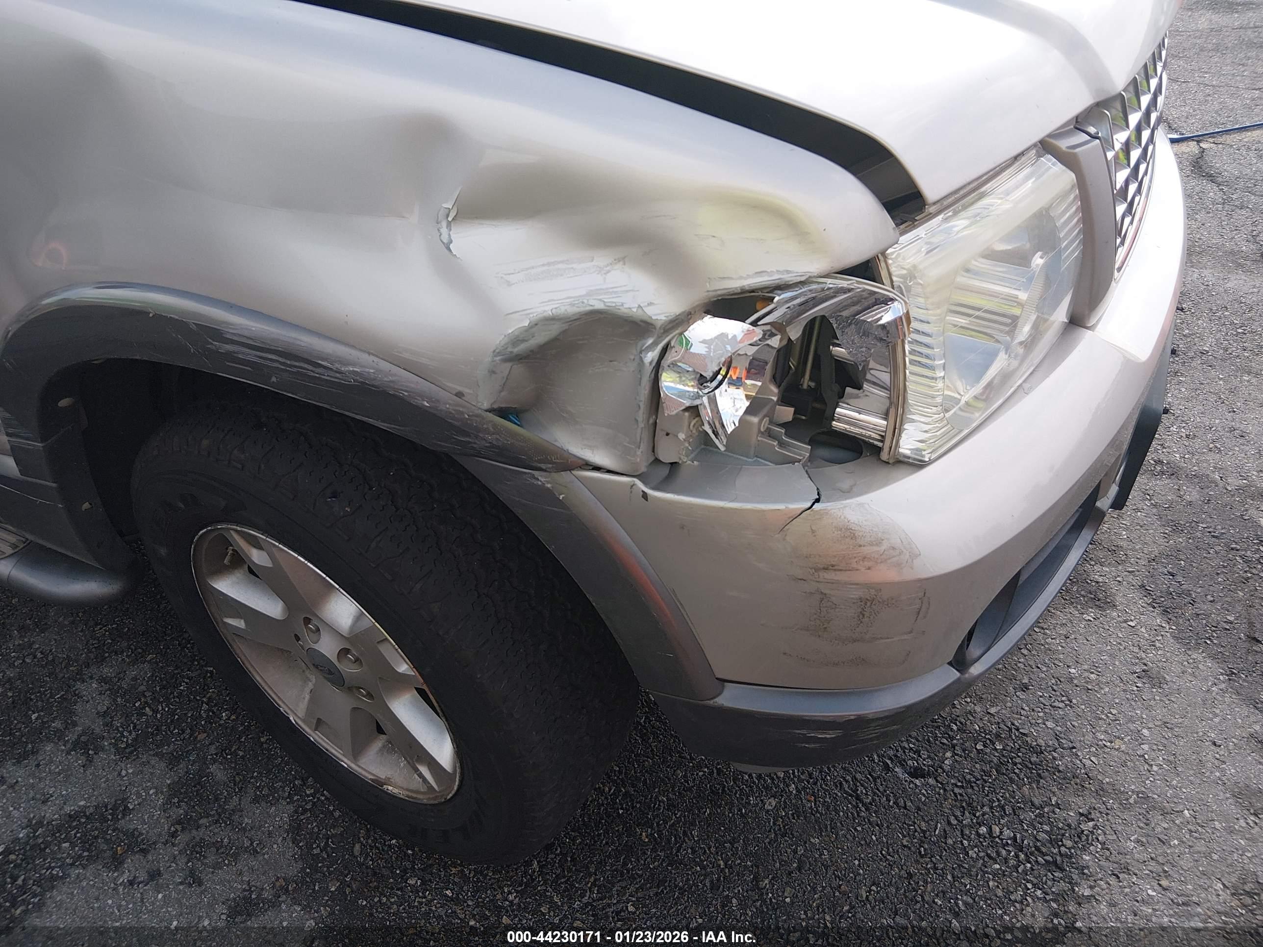 FORD EXPLORER image 6