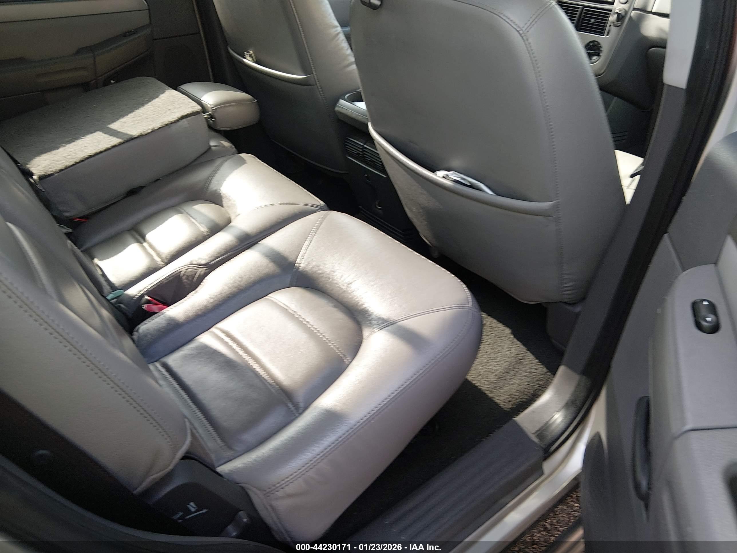 FORD EXPLORER image 8