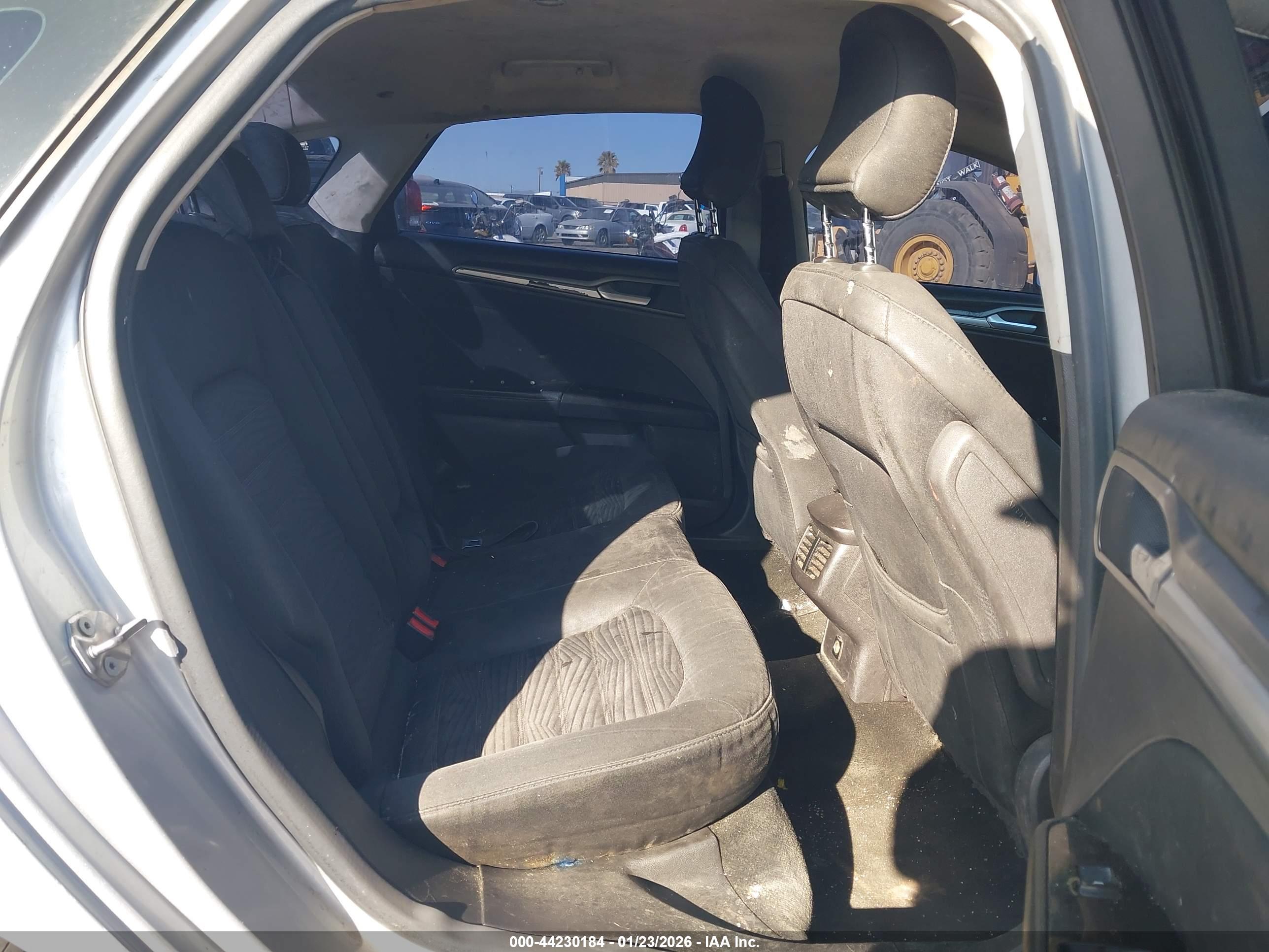 FORD FUSION image 8