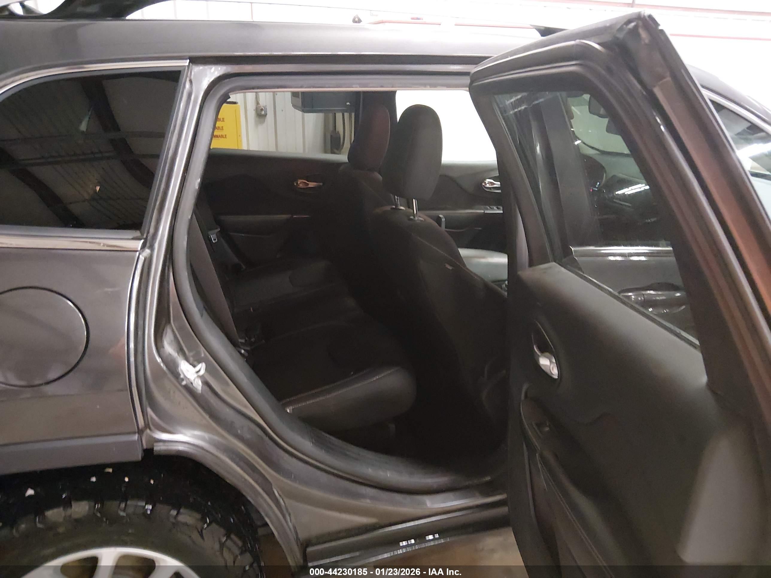 JEEP CHEROKEE image 8
