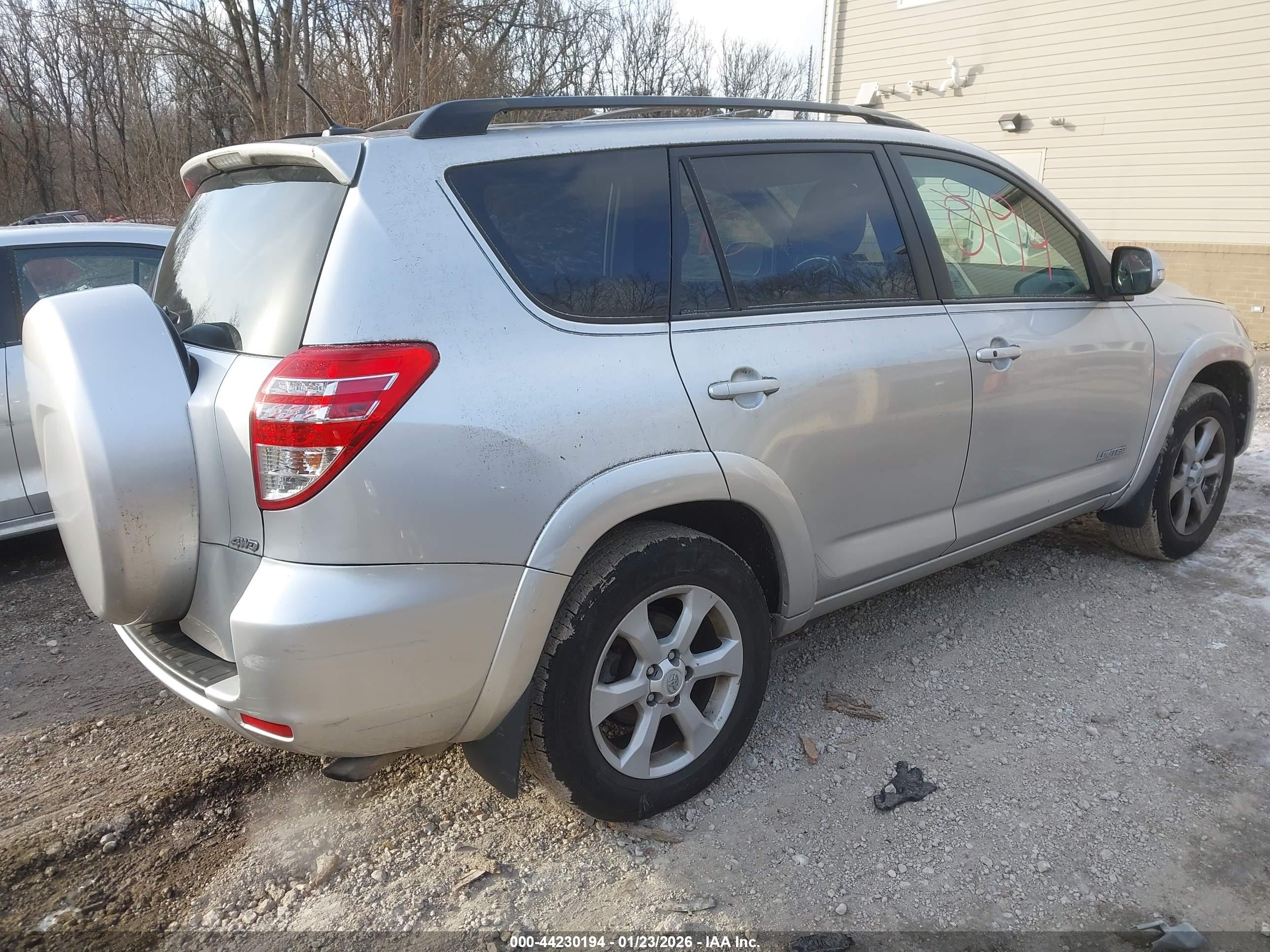 TOYOTA RAV4 image 4