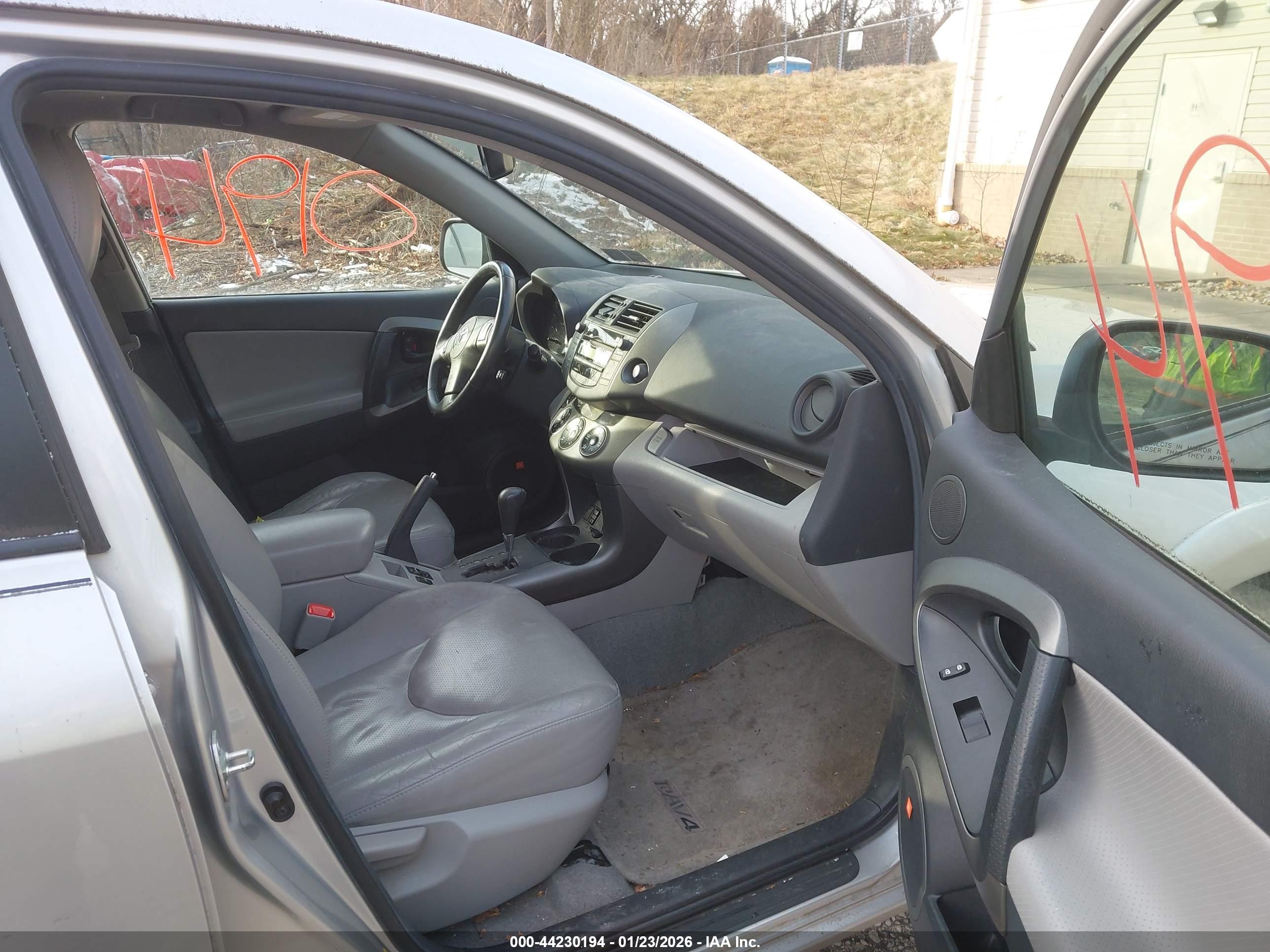 TOYOTA RAV4 image 5