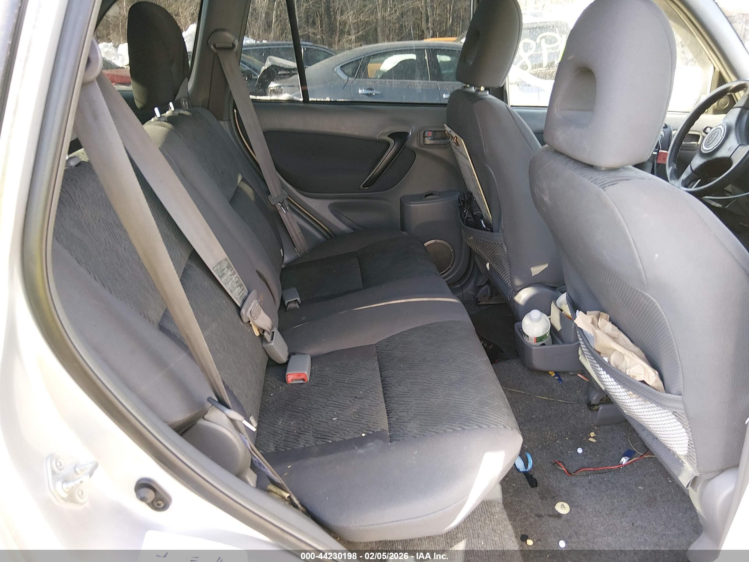 TOYOTA RAV4 image 8