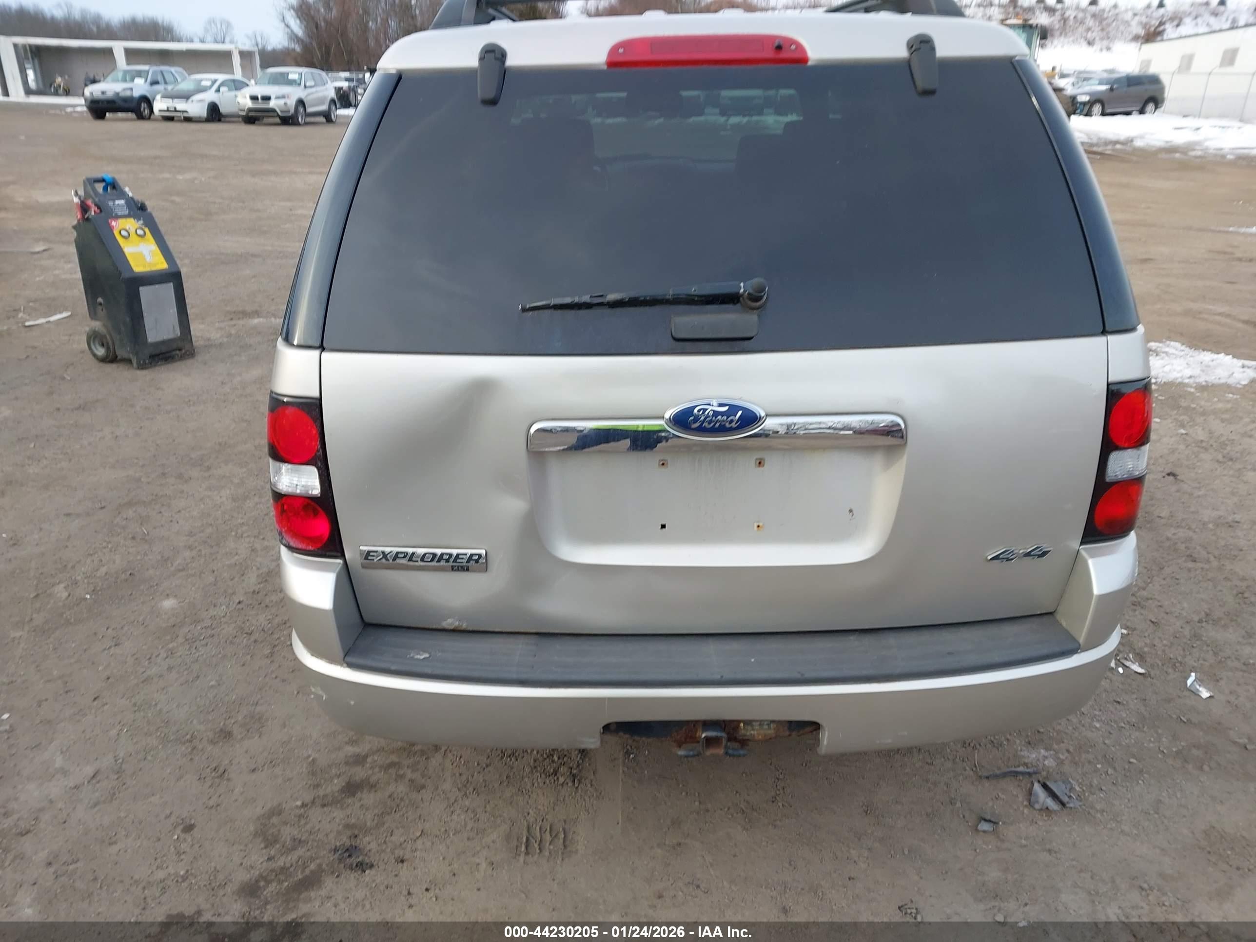 FORD EXPLORER image 6