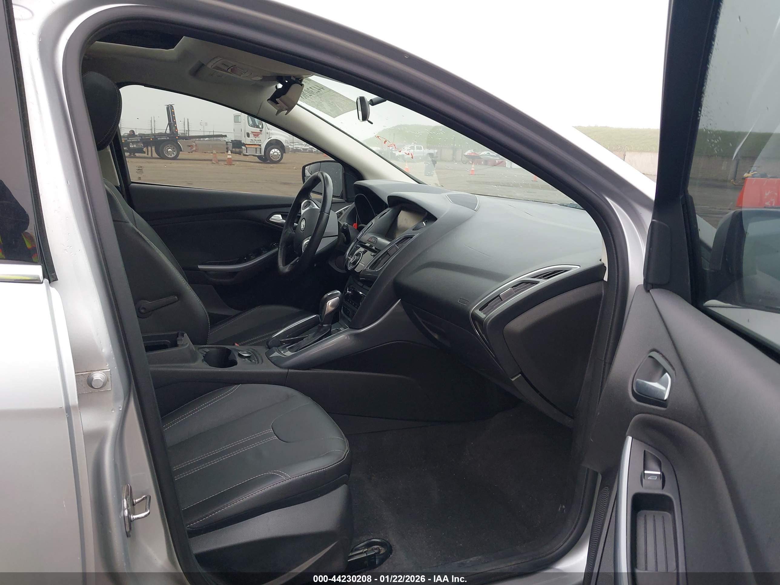 FORD FOCUS image 5