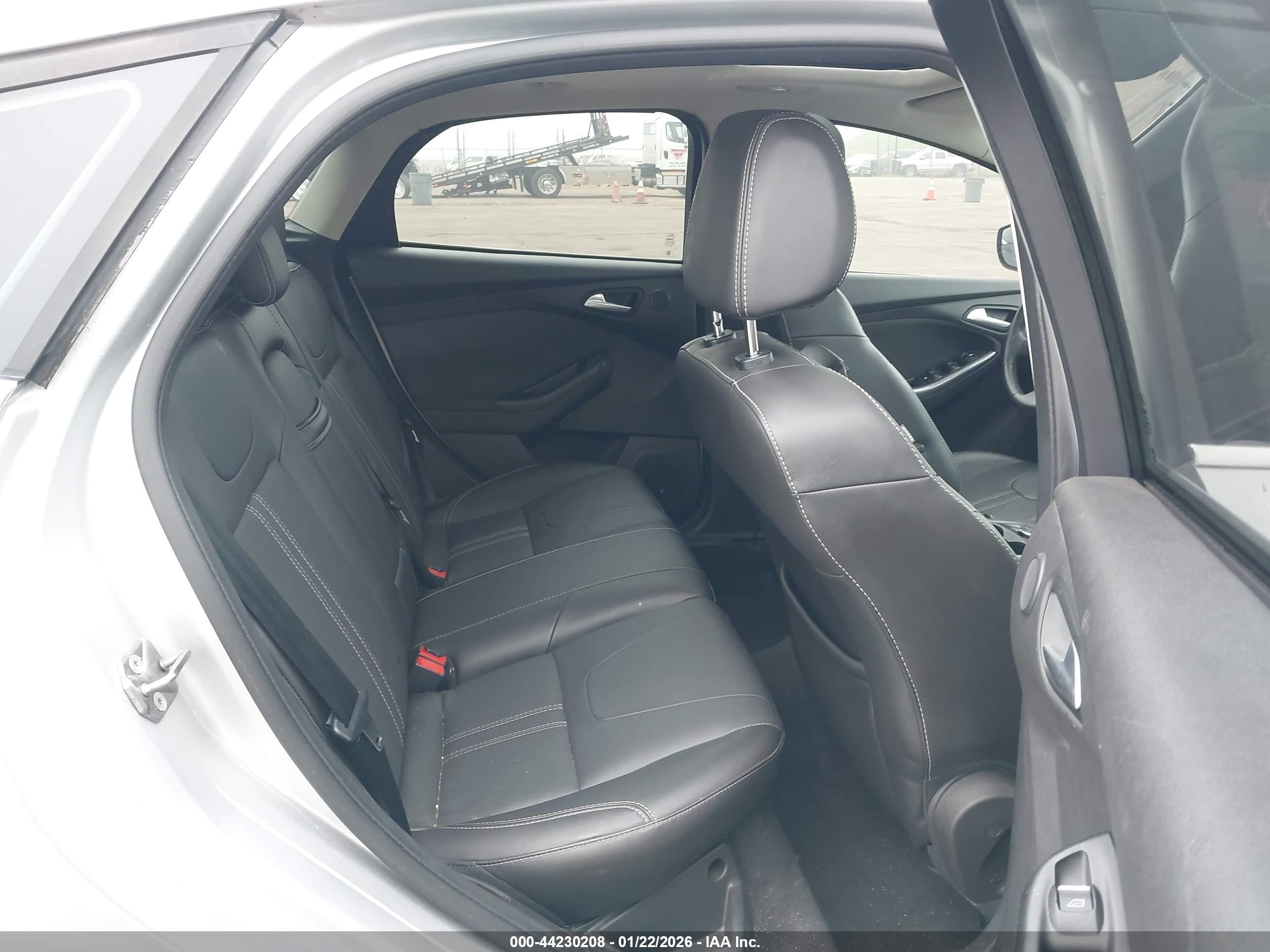 FORD FOCUS image 8
