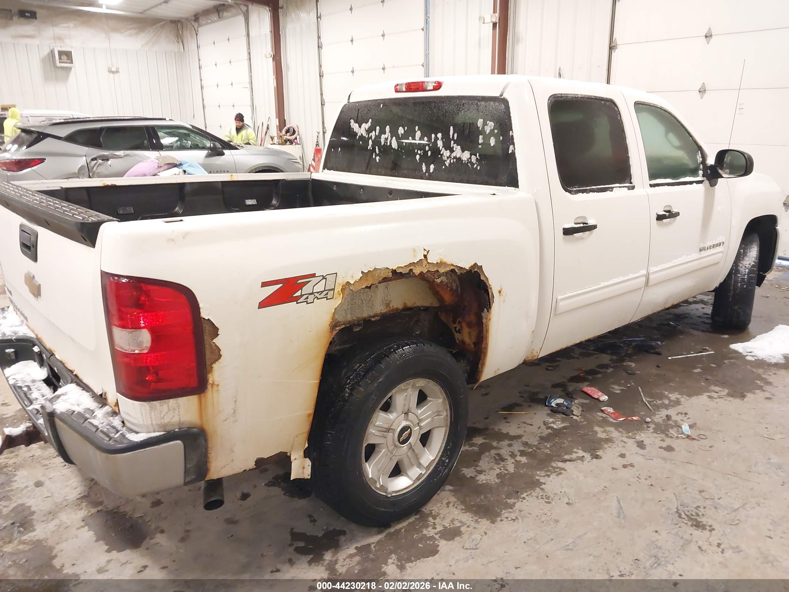 CHEVROLET SILVERADO image 4