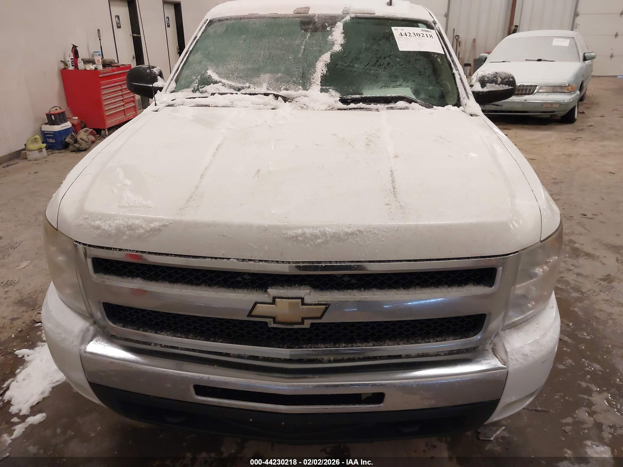 CHEVROLET SILVERADO image 6