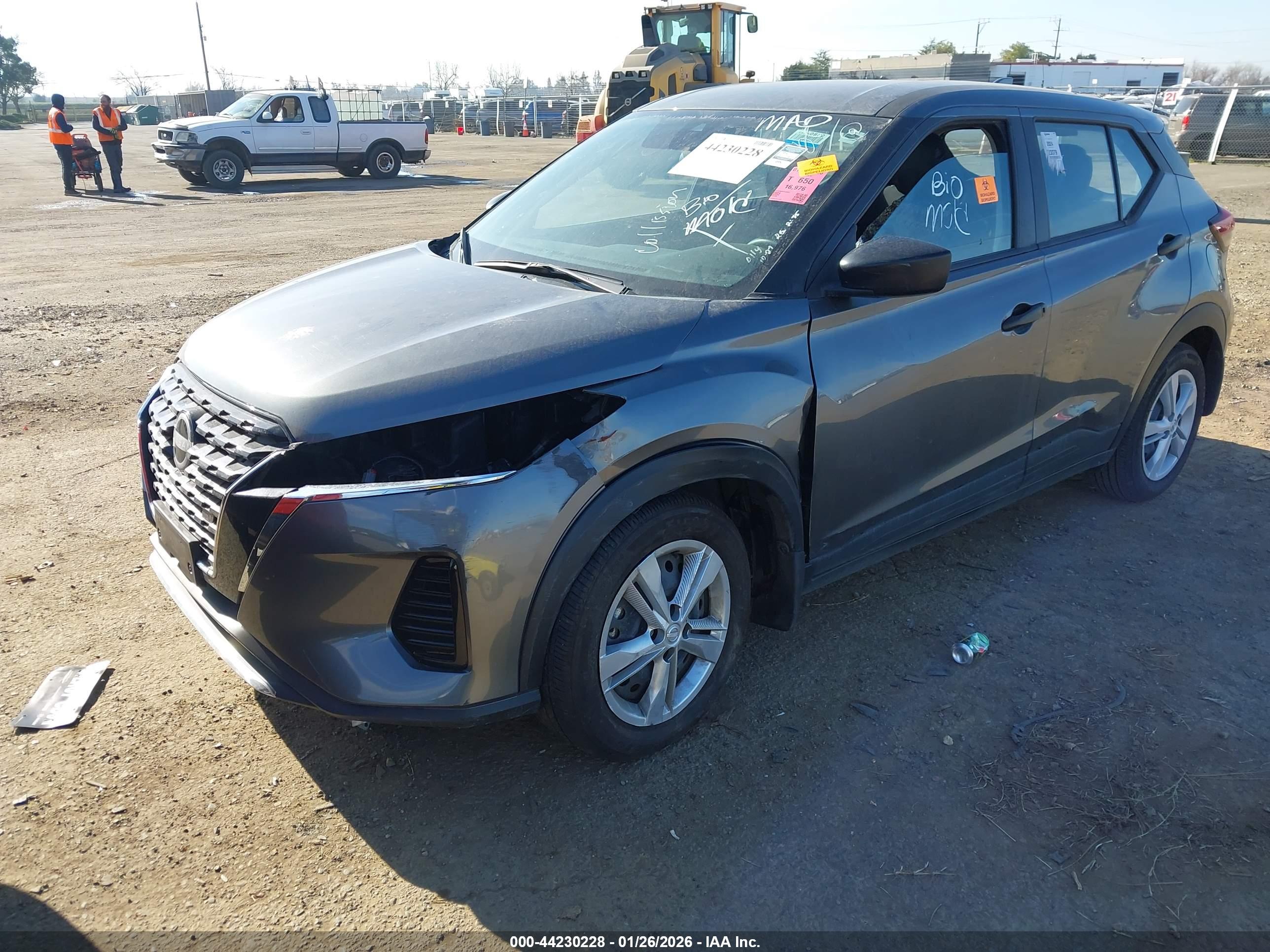 NISSAN KICKS image 2