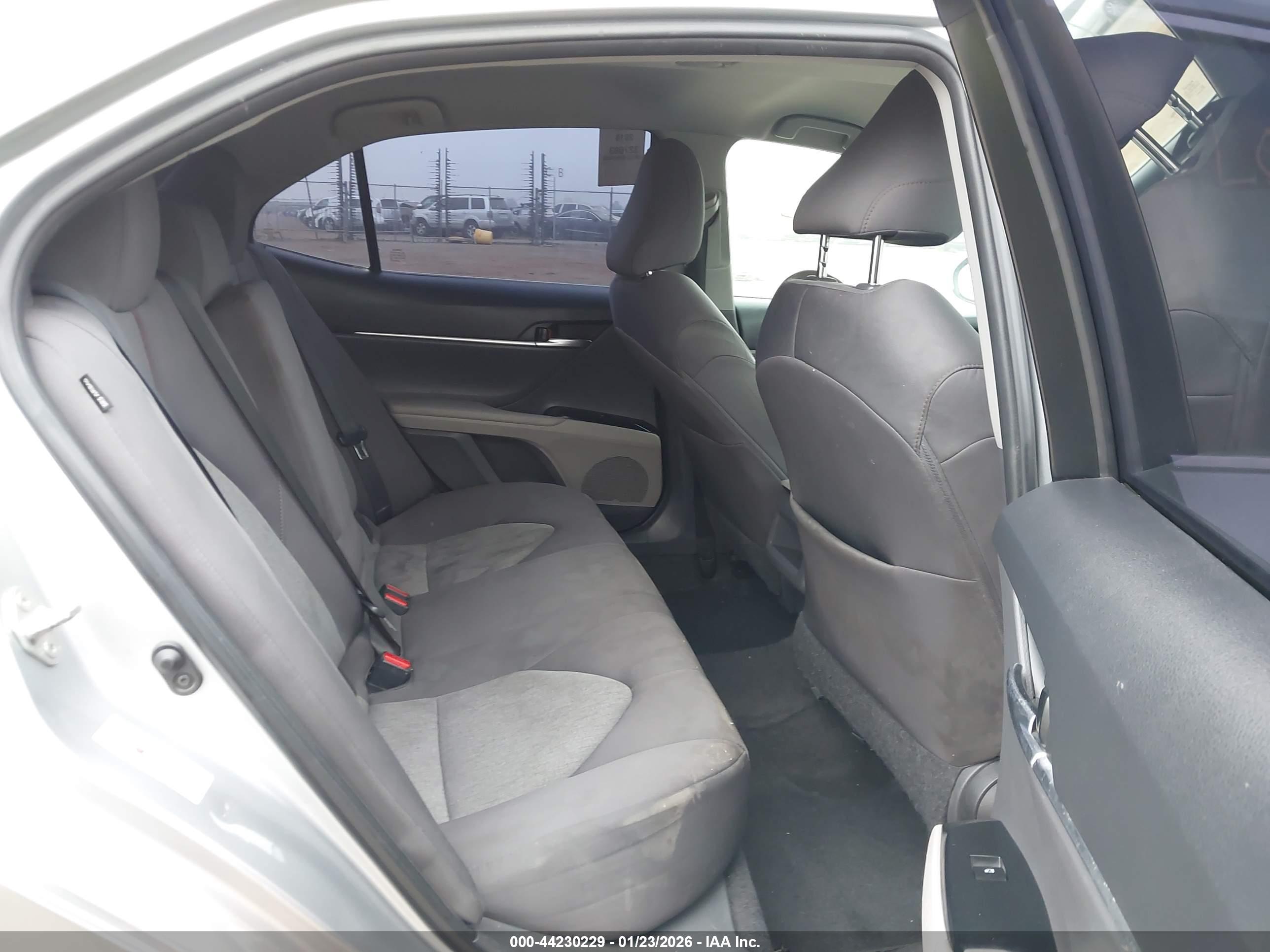 TOYOTA CAMRY image 8