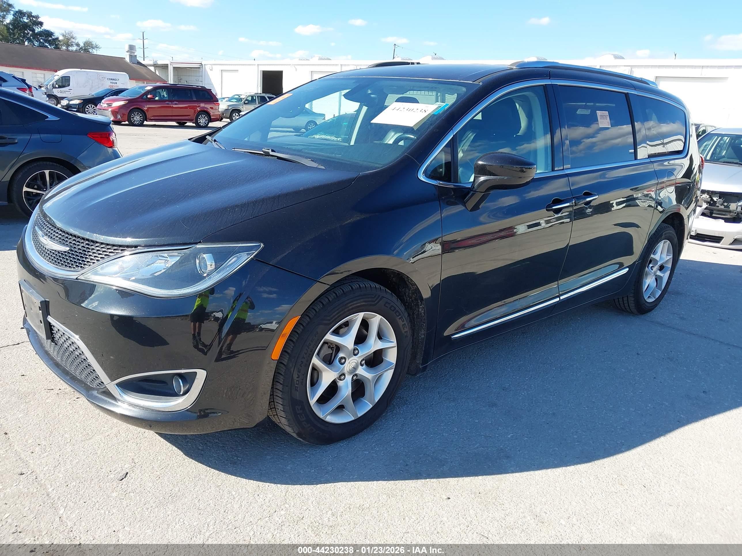 CHRYSLER PACIFICA image 2