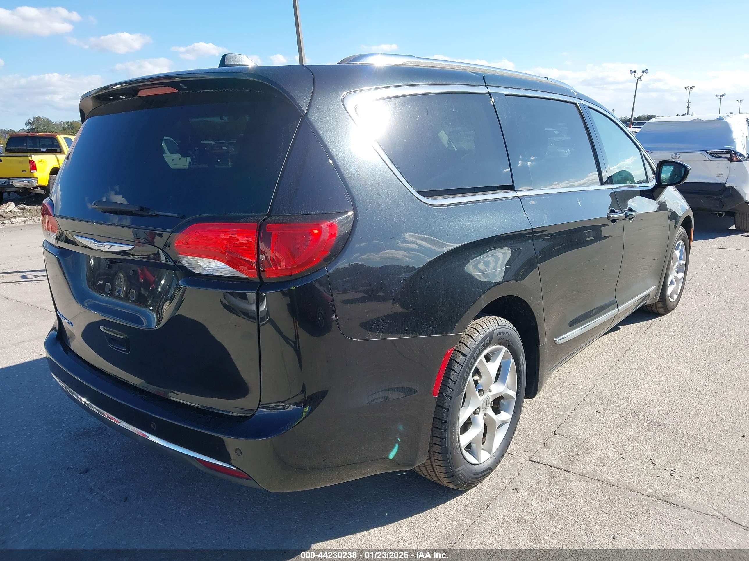 CHRYSLER PACIFICA image 4