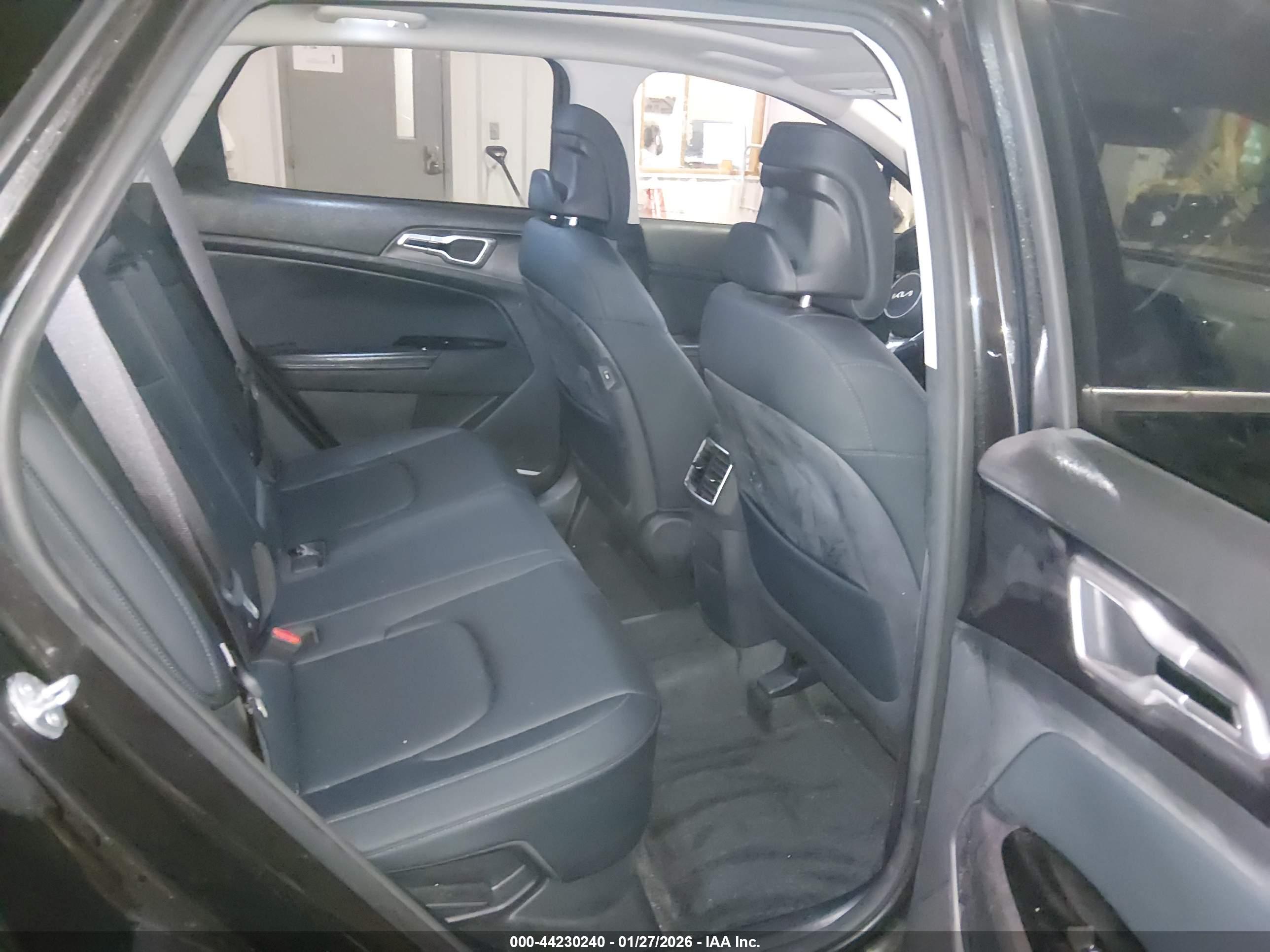 KIA SPORTAGE image 8