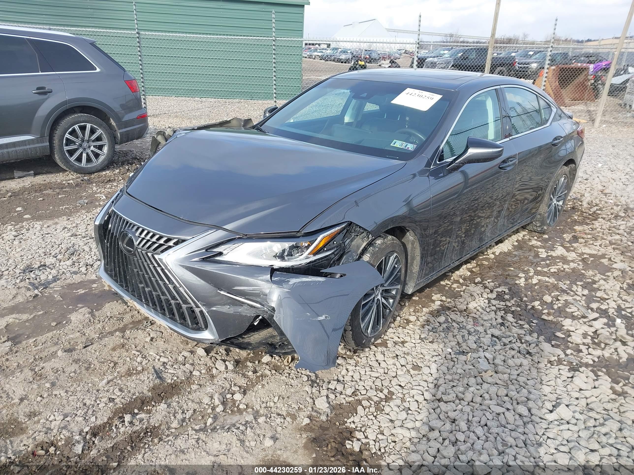 LEXUS ES image 2