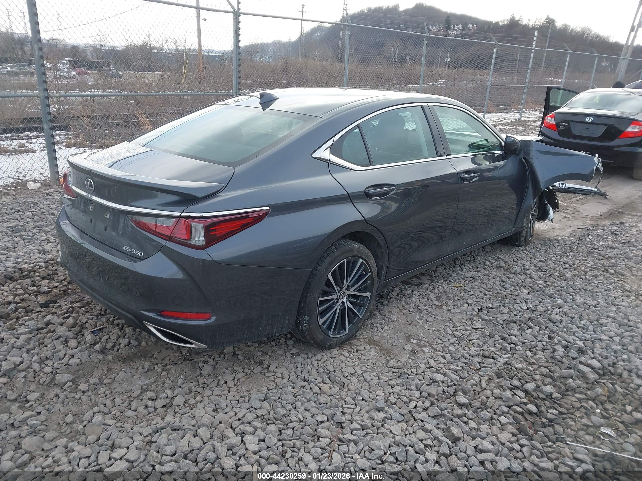 LEXUS ES image 4