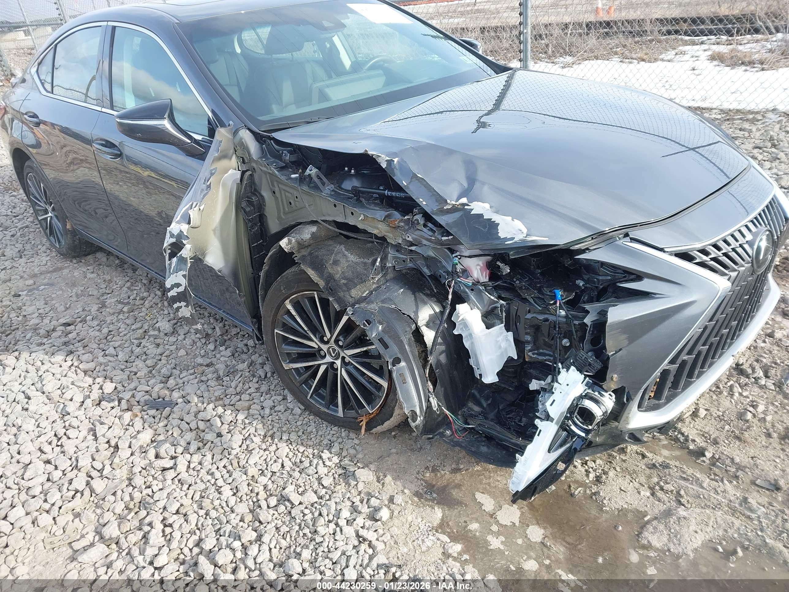 LEXUS ES image 6