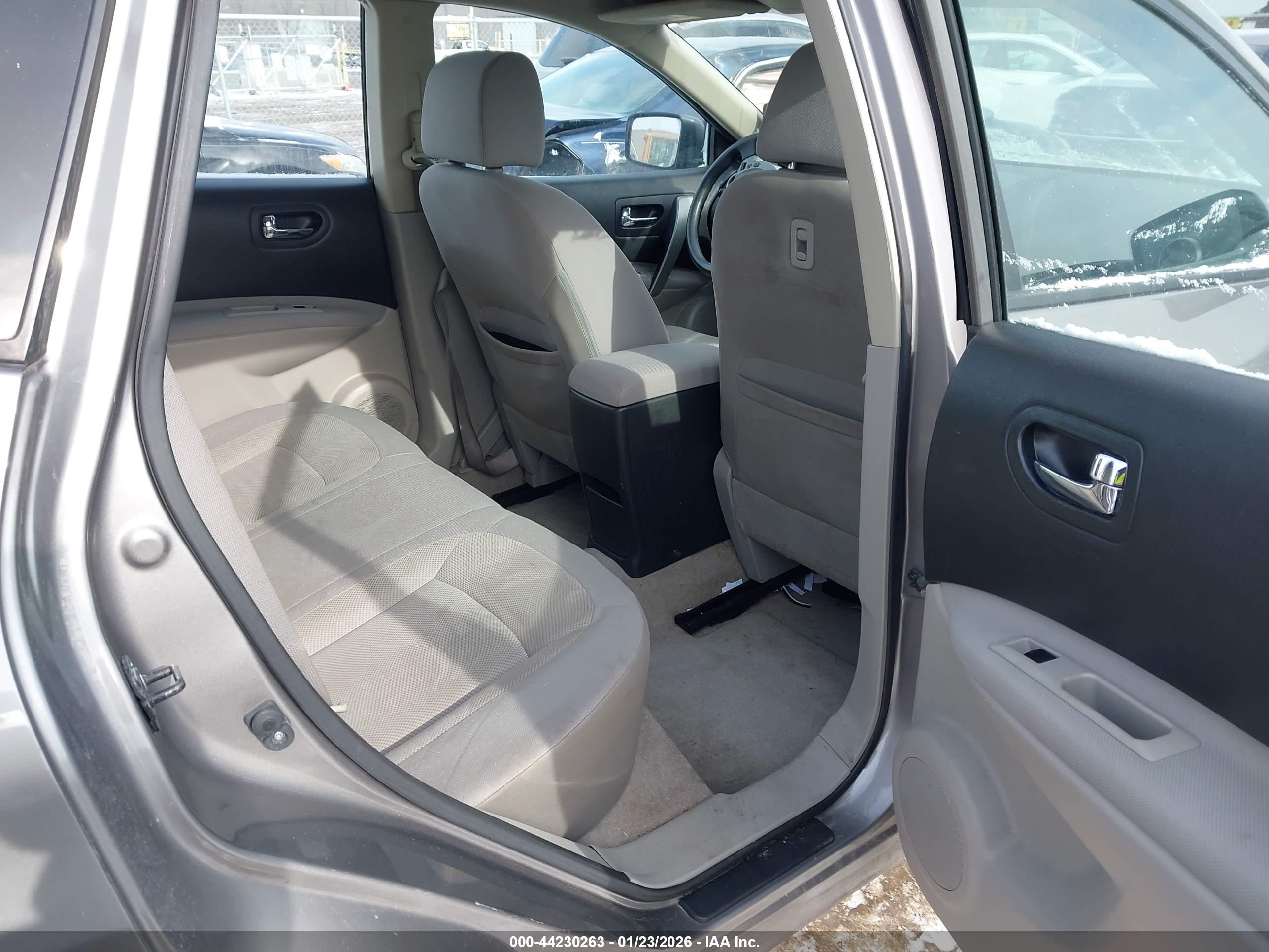 NISSAN ROGUE image 8