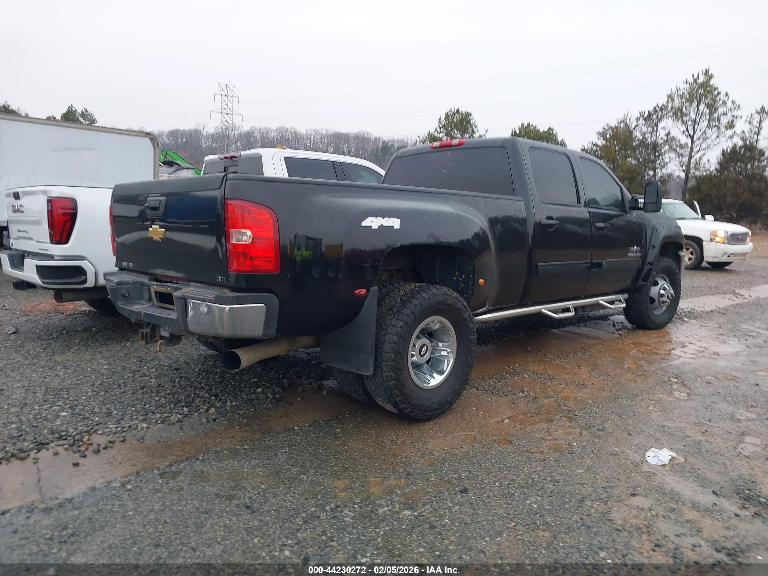 CHEVROLET SILVERADO image 4