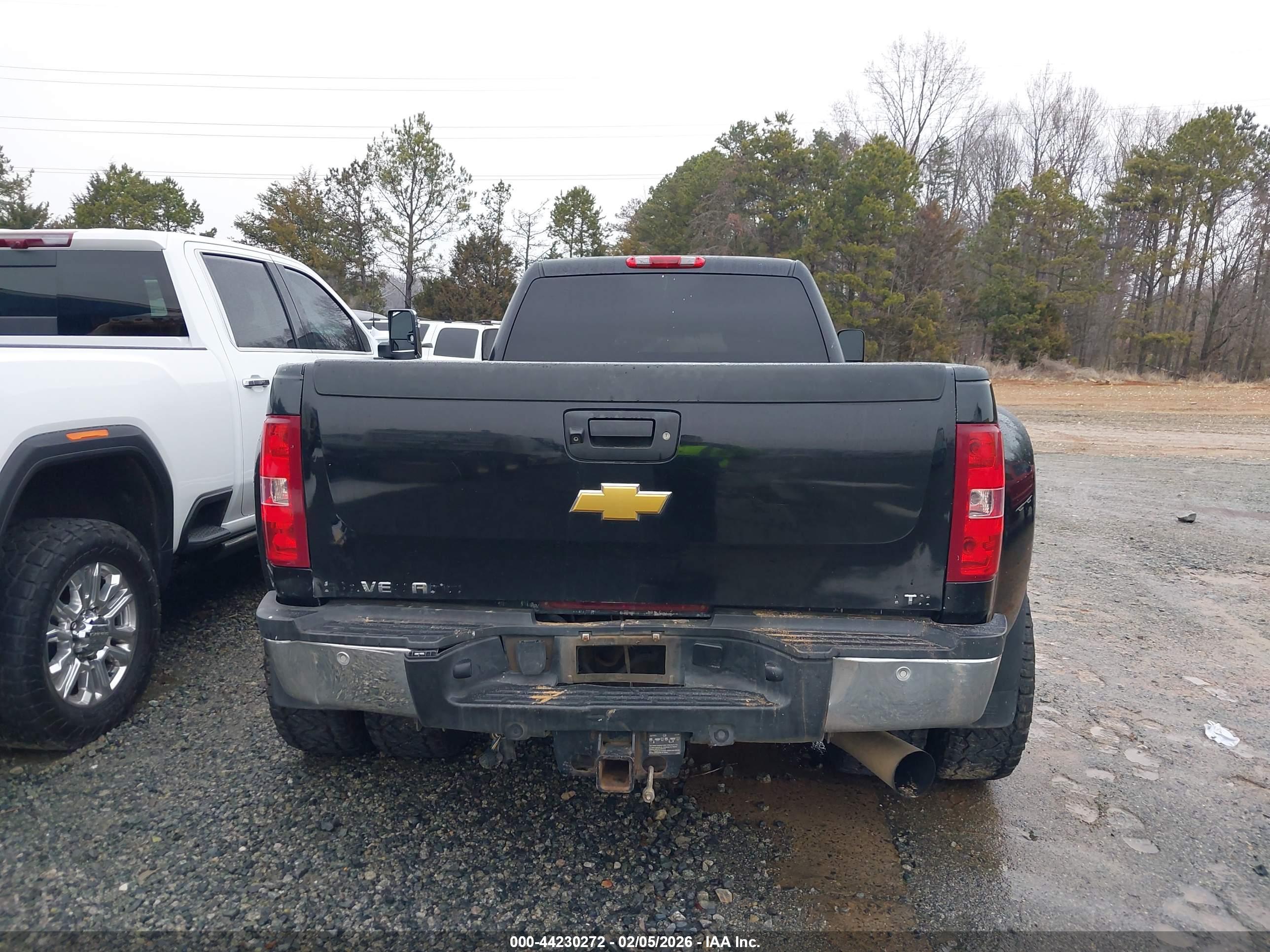 CHEVROLET SILVERADO image 8