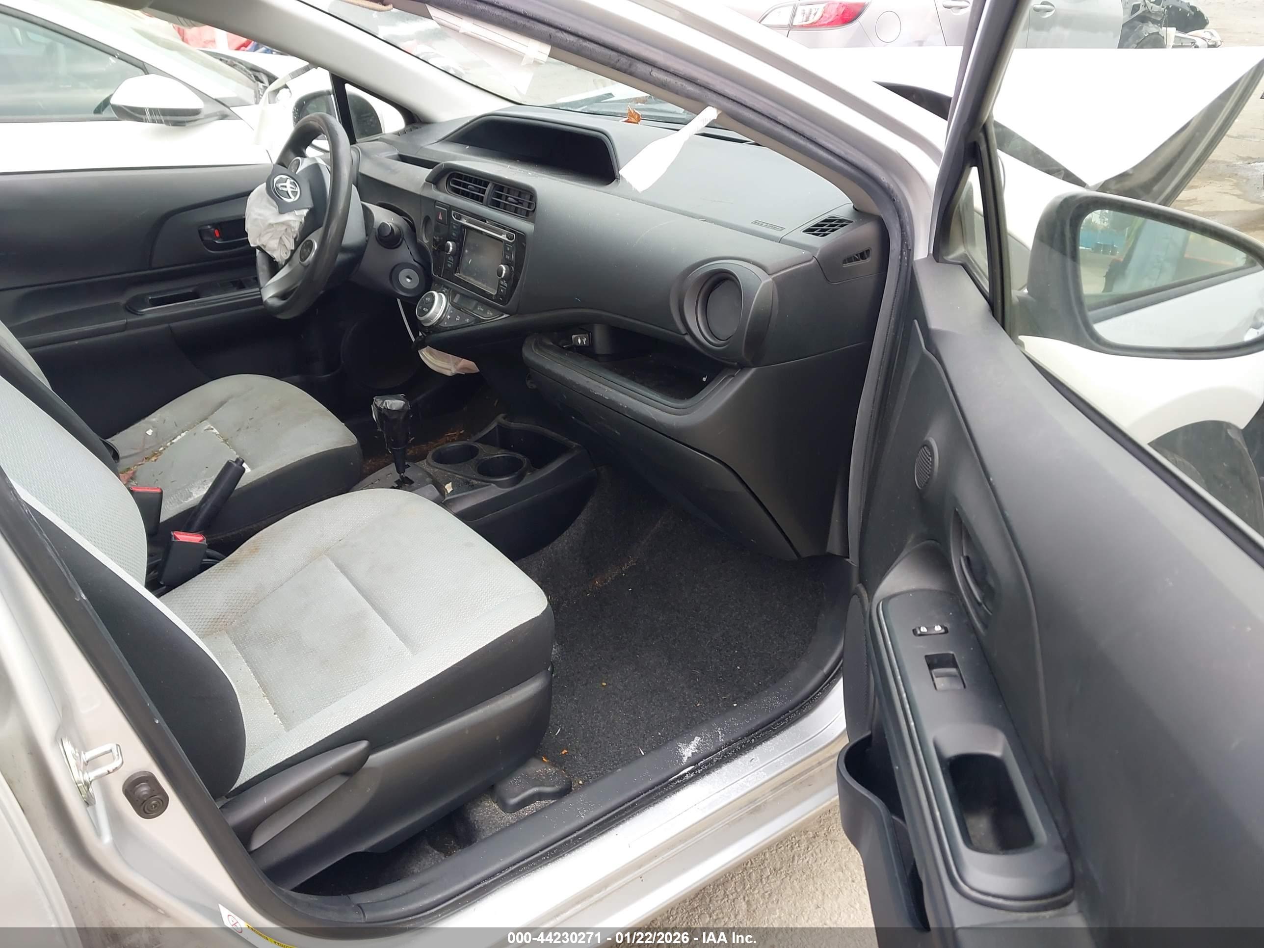TOYOTA PRIUS image 5