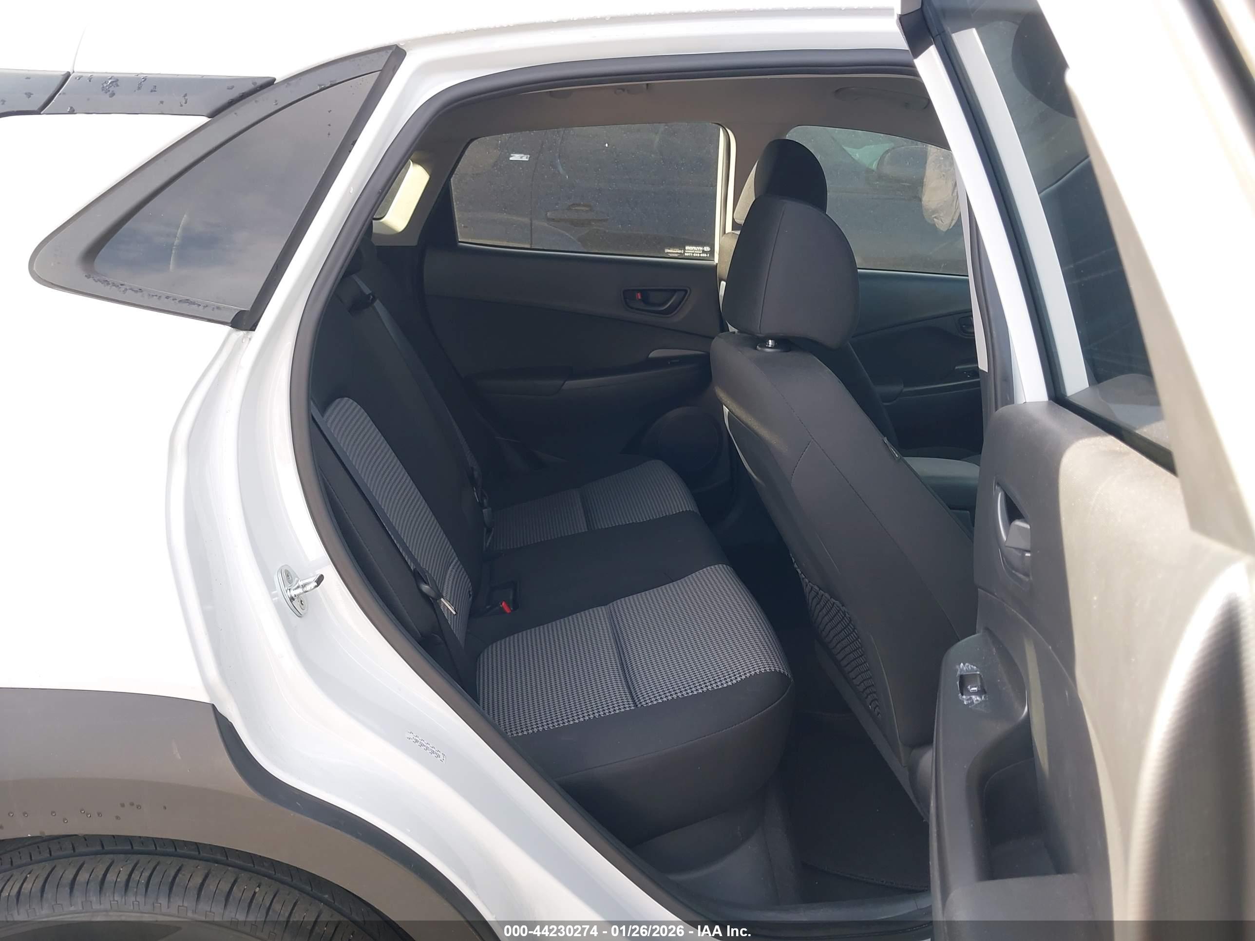 HYUNDAI KONA image 8